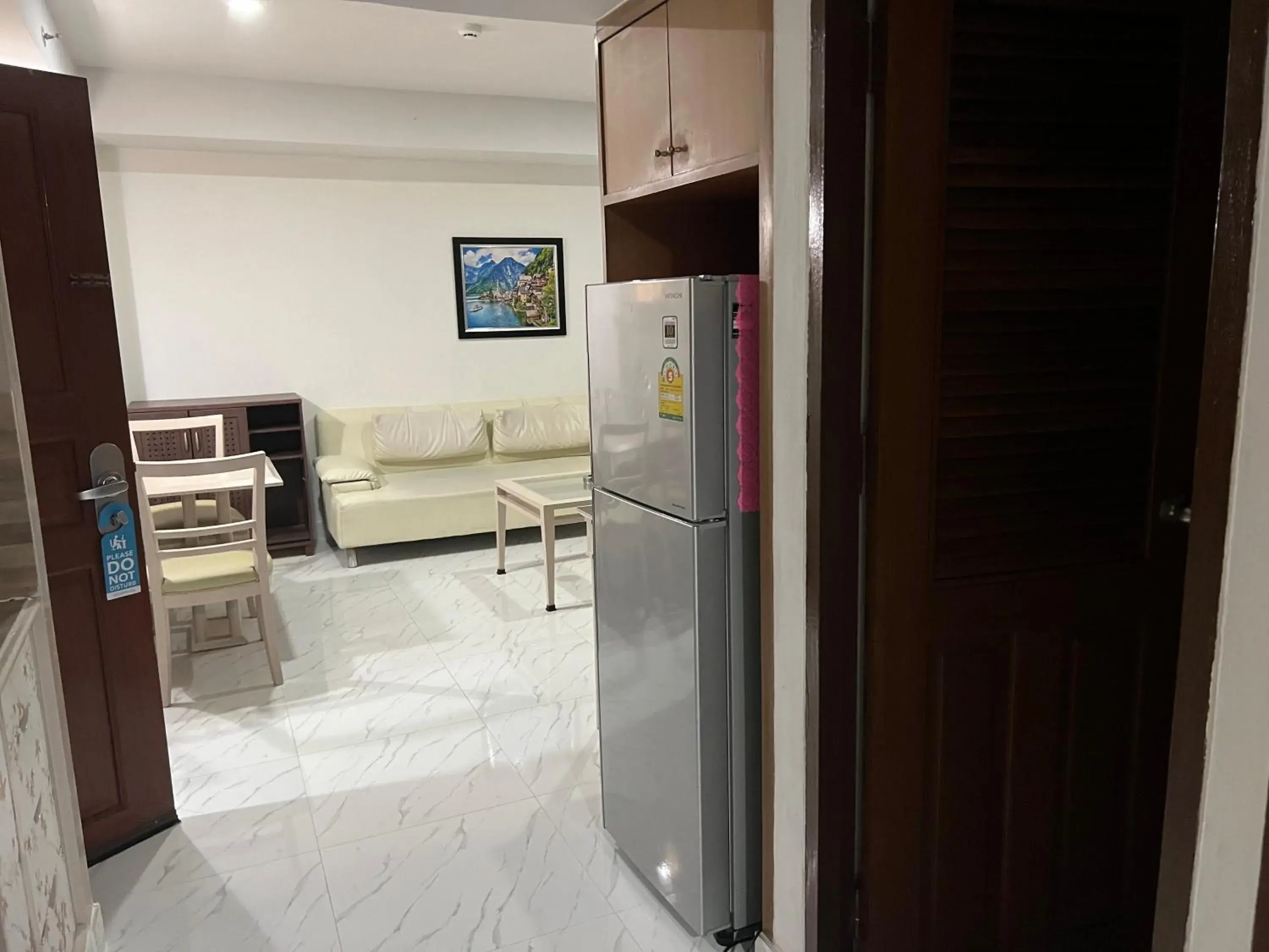 Kitchen or kitchenette, TV/Entertainment Center in Mall Suites Hotel