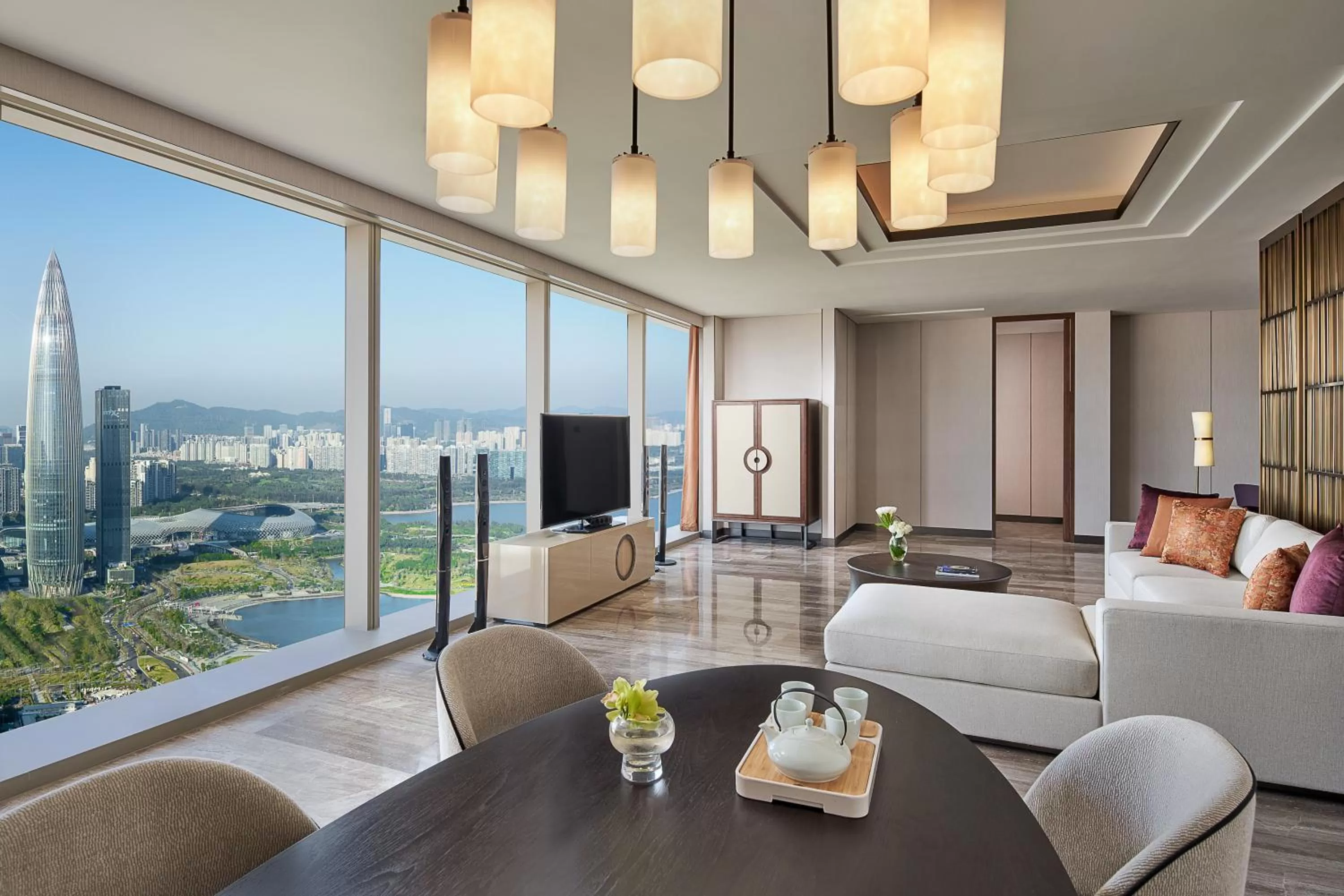 Living room in Raffles Shenzhen, Situated in the heart of One Shenzhen Bay, Book Now to Enjoy Free Minibar and Happy Hour Privileges at Long Bar on 71F