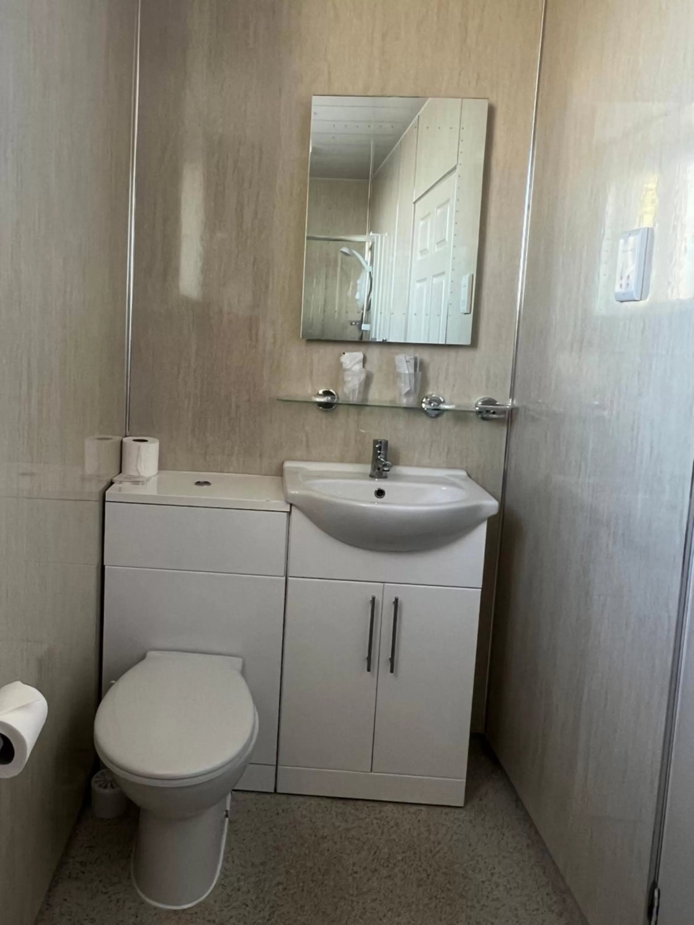 Bathroom in Links Lets Room Only