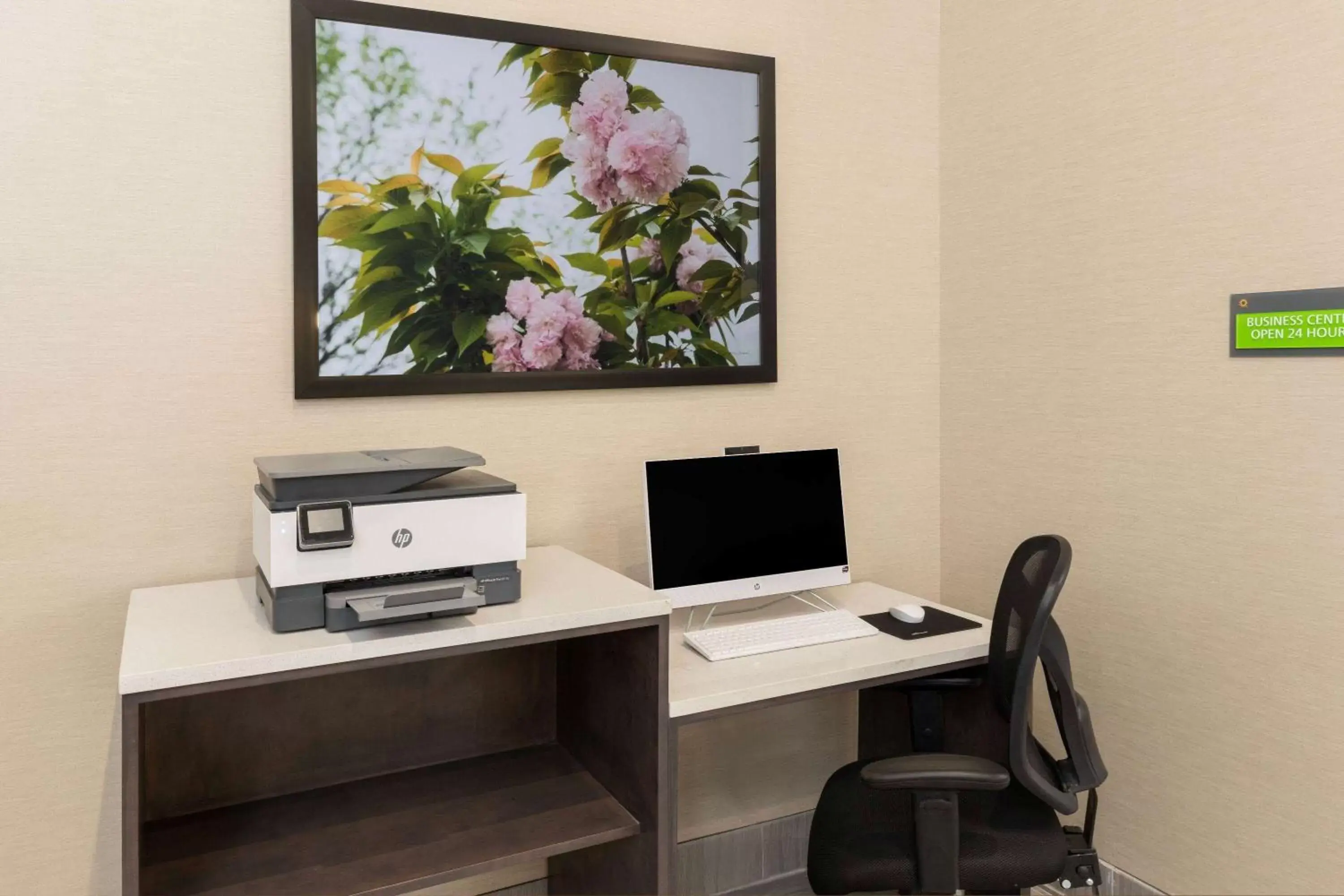 Business facilities in La Quinta by Wyndham Jonesboro