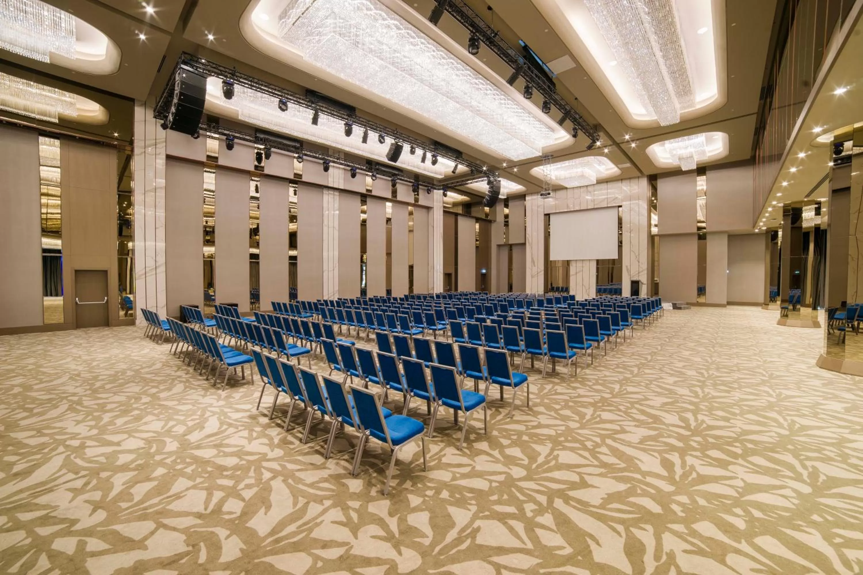 Business facilities in Radisson Collection Hotel, Vadistanbul