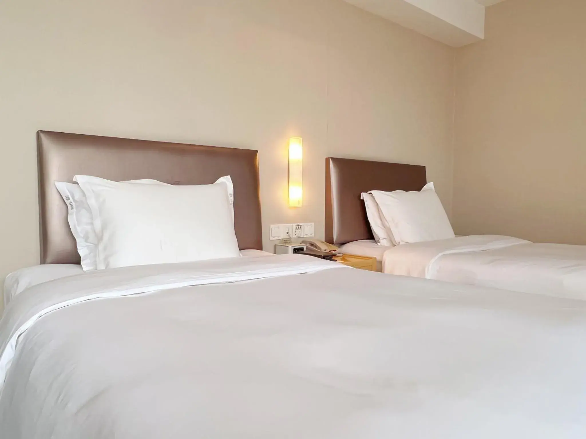 Photo of the whole room, Bed in Holiday Inn Express Changzhou Lanling, an IHG Hotel