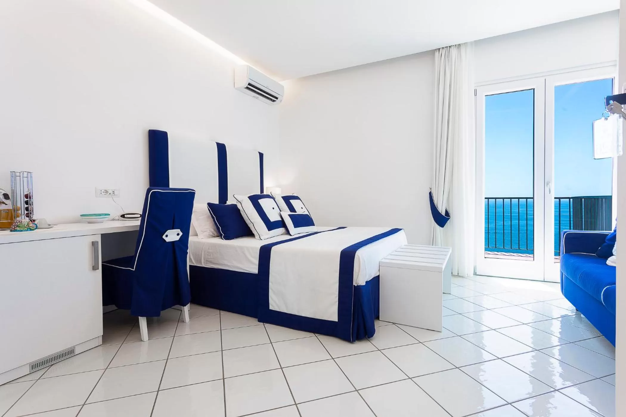 Photo of the whole room, Bed in Hotel Bristol