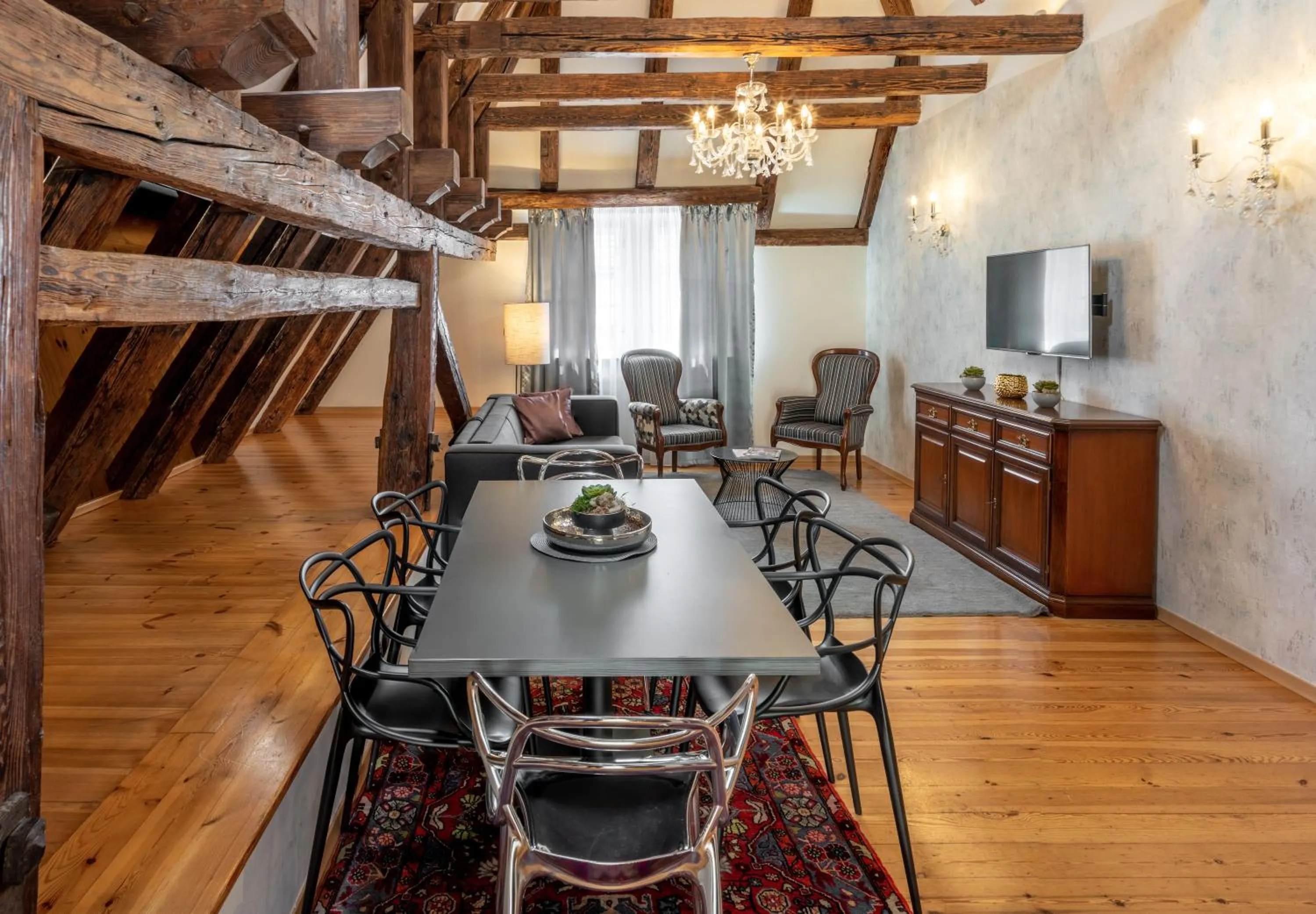 Living room in Chateau 9 Apartments by Adrez