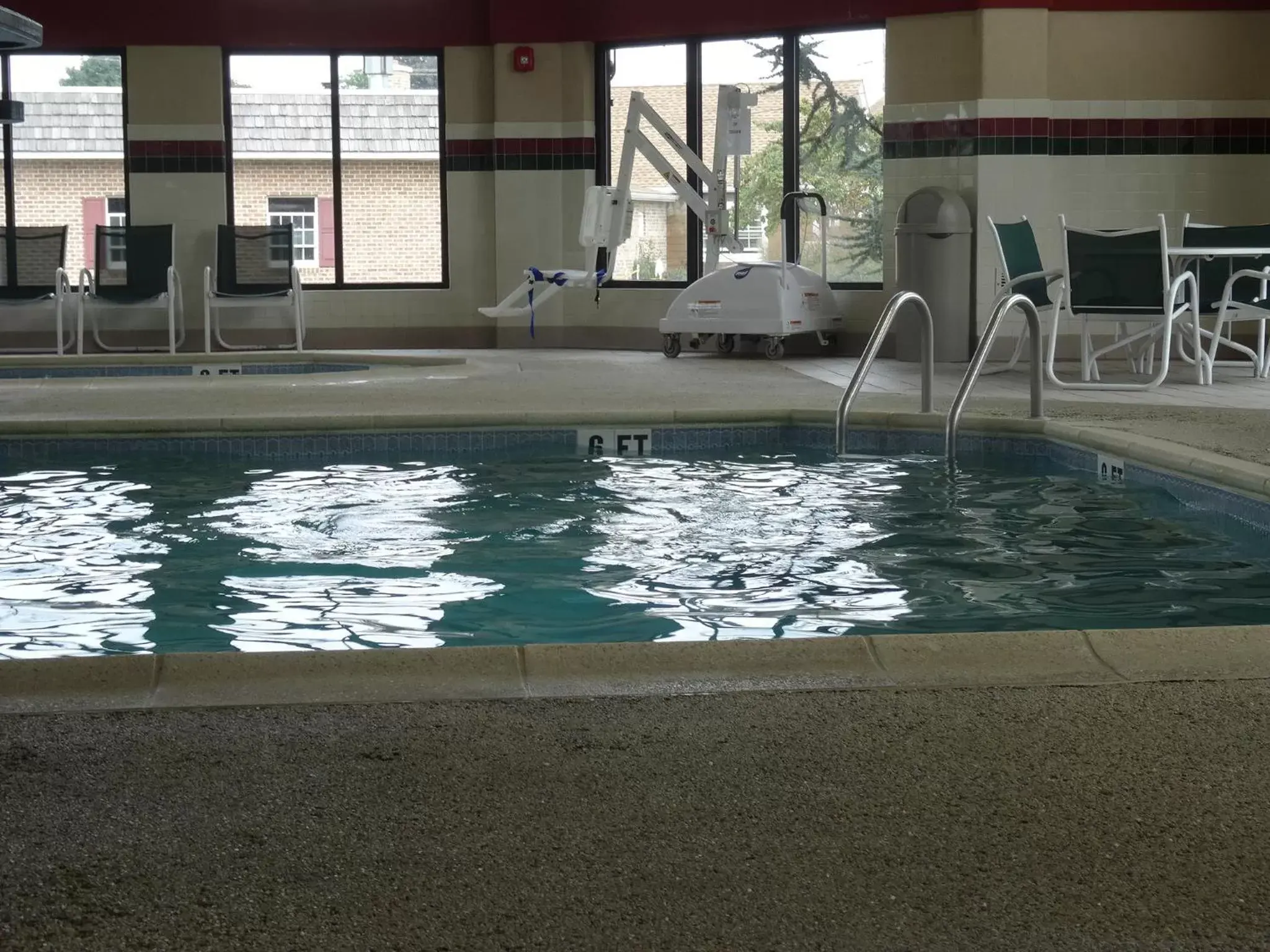 Swimming Pool in Bird-in-Hand Family Inn