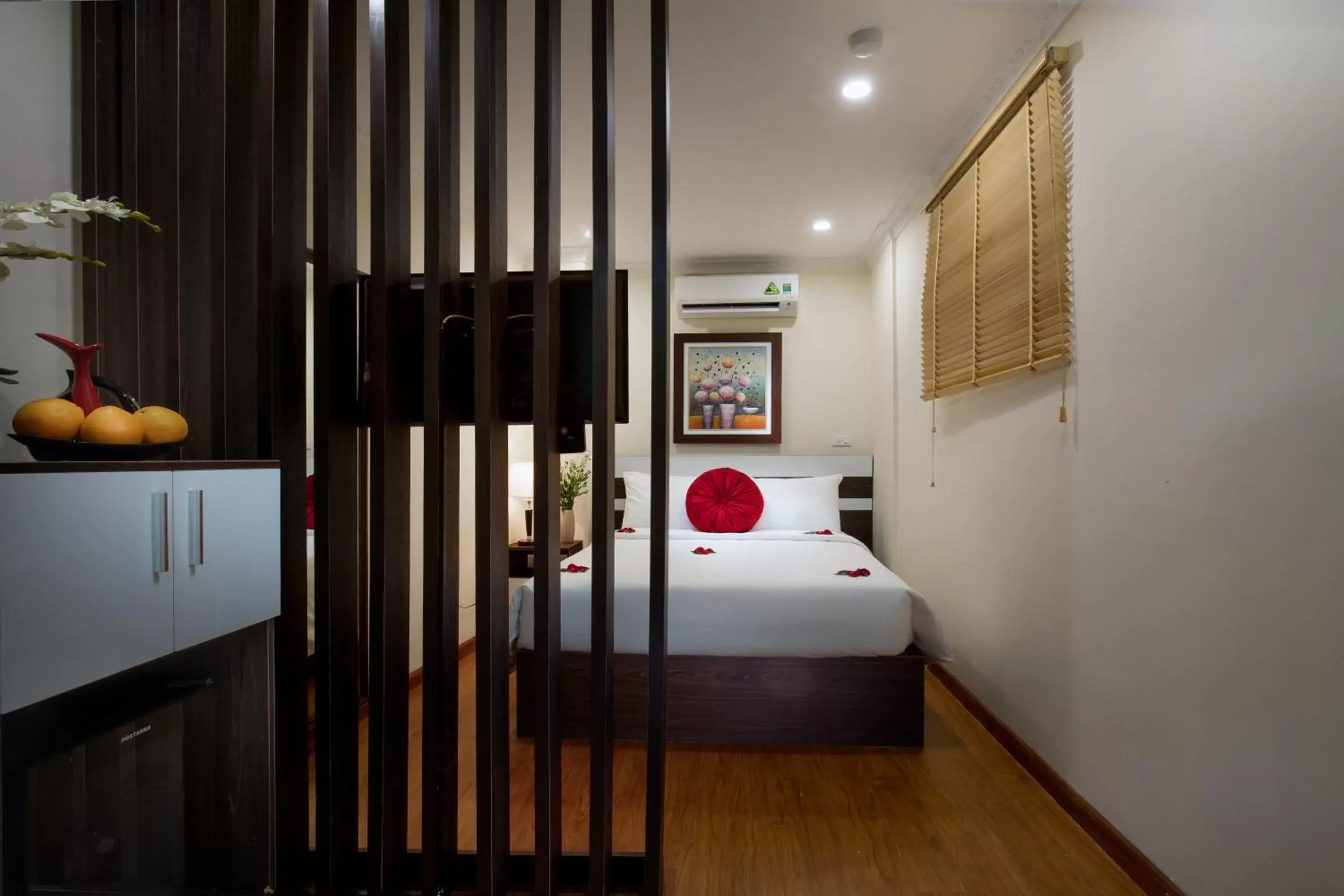 Bedroom in Le Beryl Hanoi Hotel