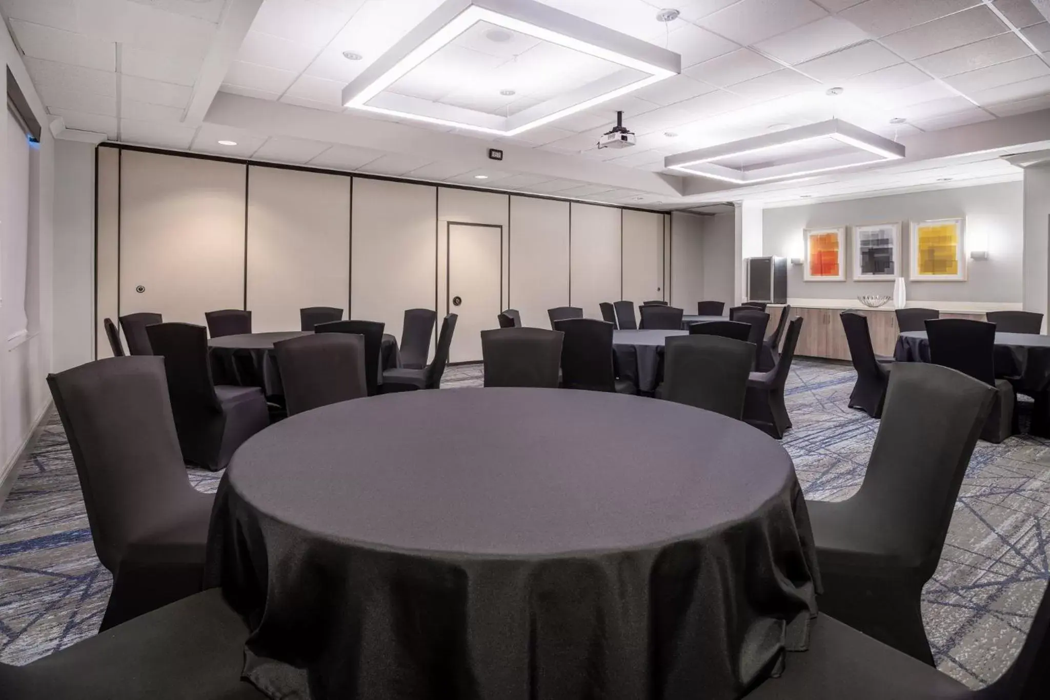 Meeting/conference room in Holiday Inn Express and Suites Tampa I-75 at Bruce B. Downs, an IHG Hotel