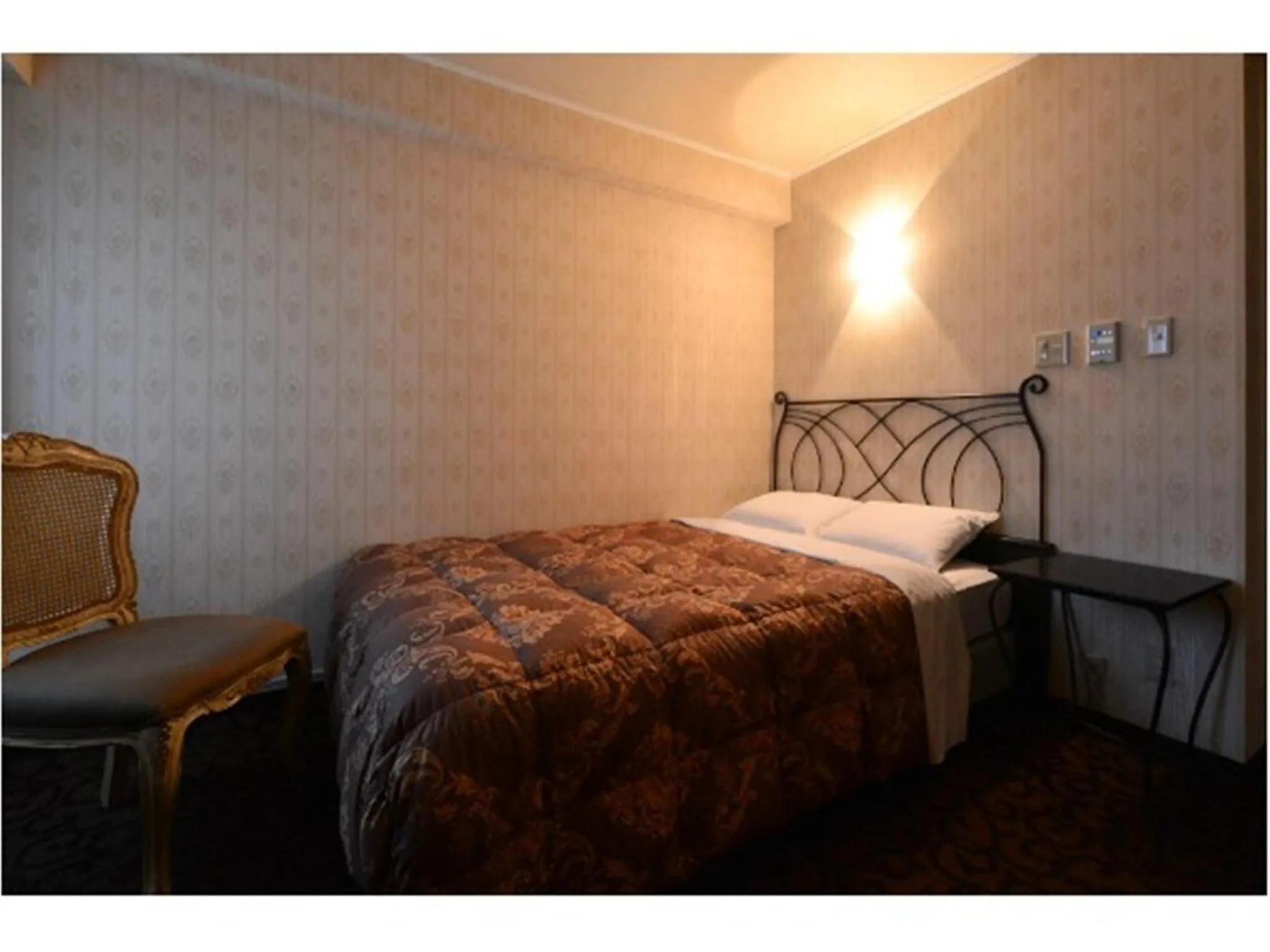 Photo of the whole room, Bed in Sakura Fleur Aoyama