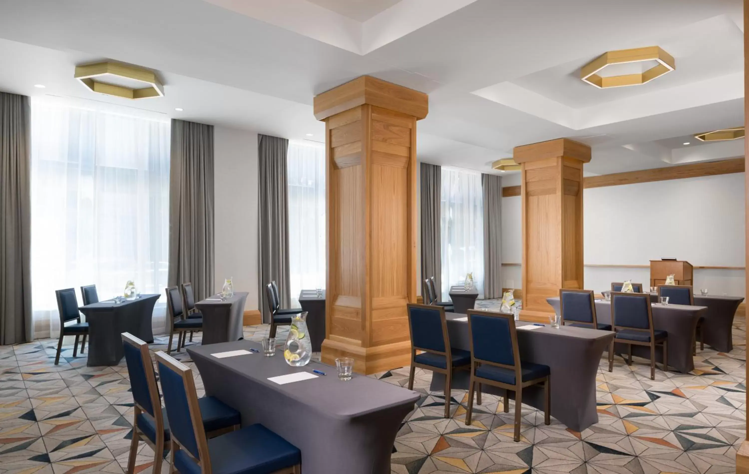 Meeting/conference room, Restaurant/Places to Eat in Kimpton Schofield Hotel, an IHG Hotel