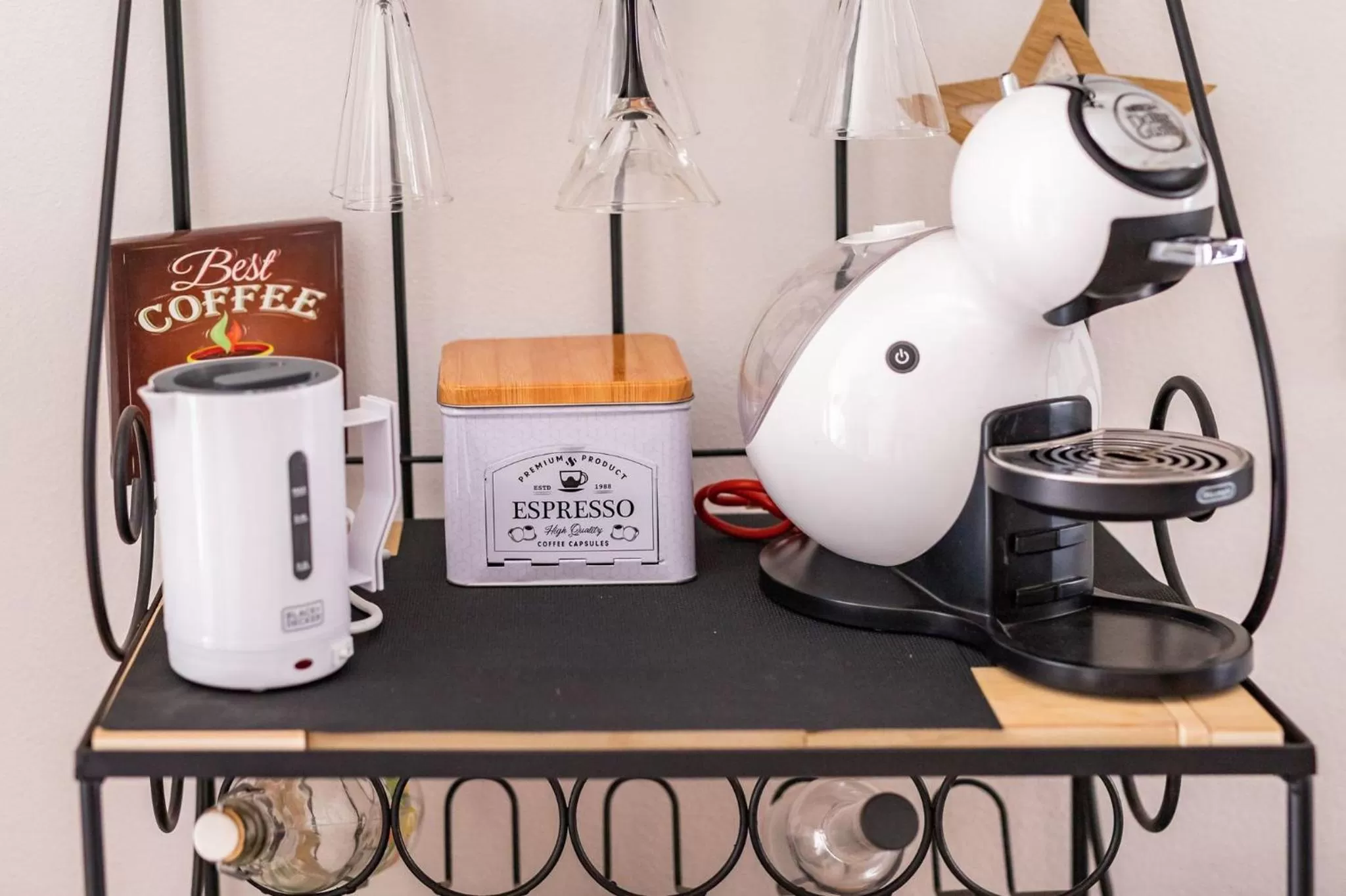 Coffee/tea facilities in Living G Room