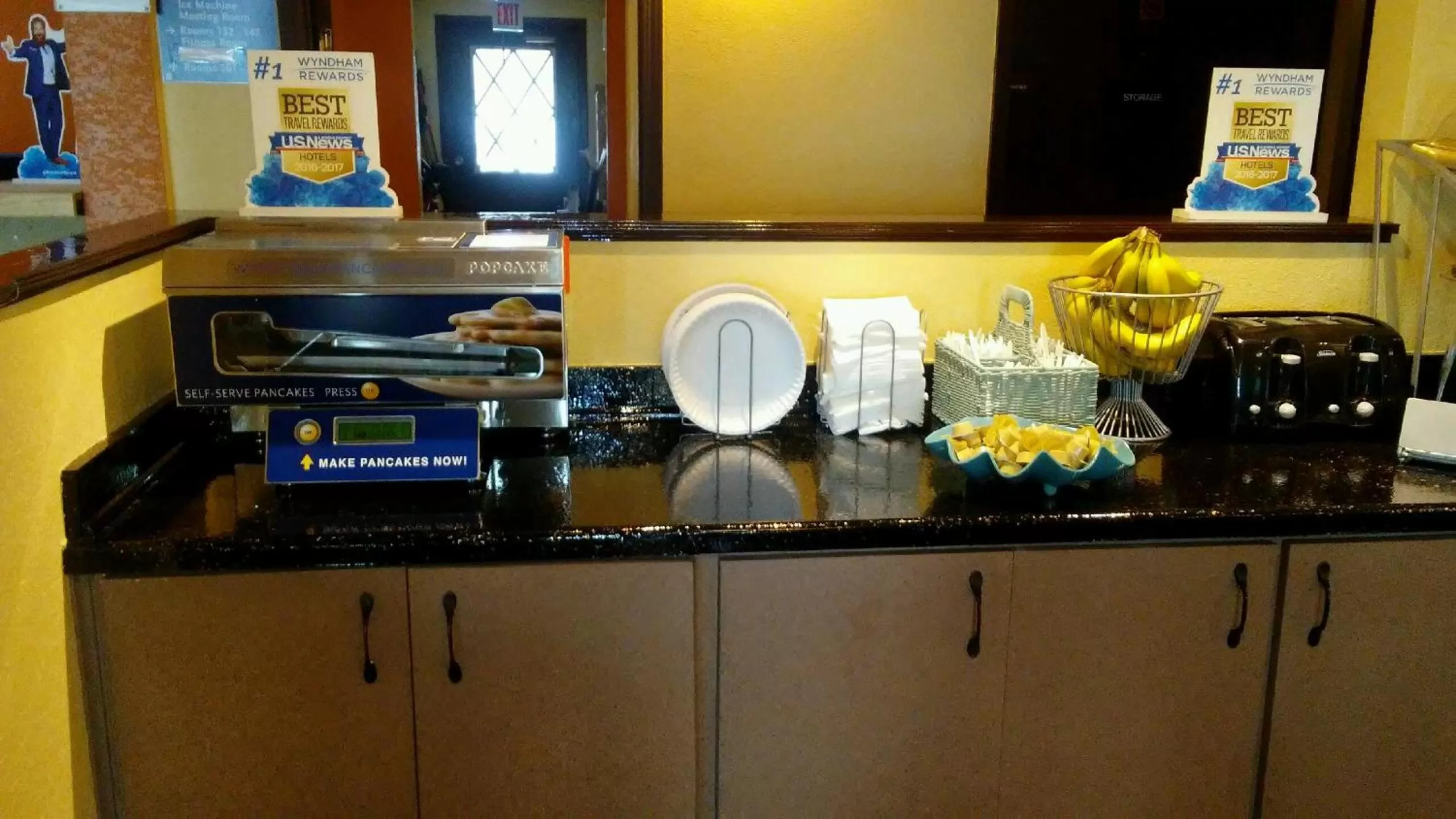Breakfast in Days Inn & Suites by Wyndham Stevens Point