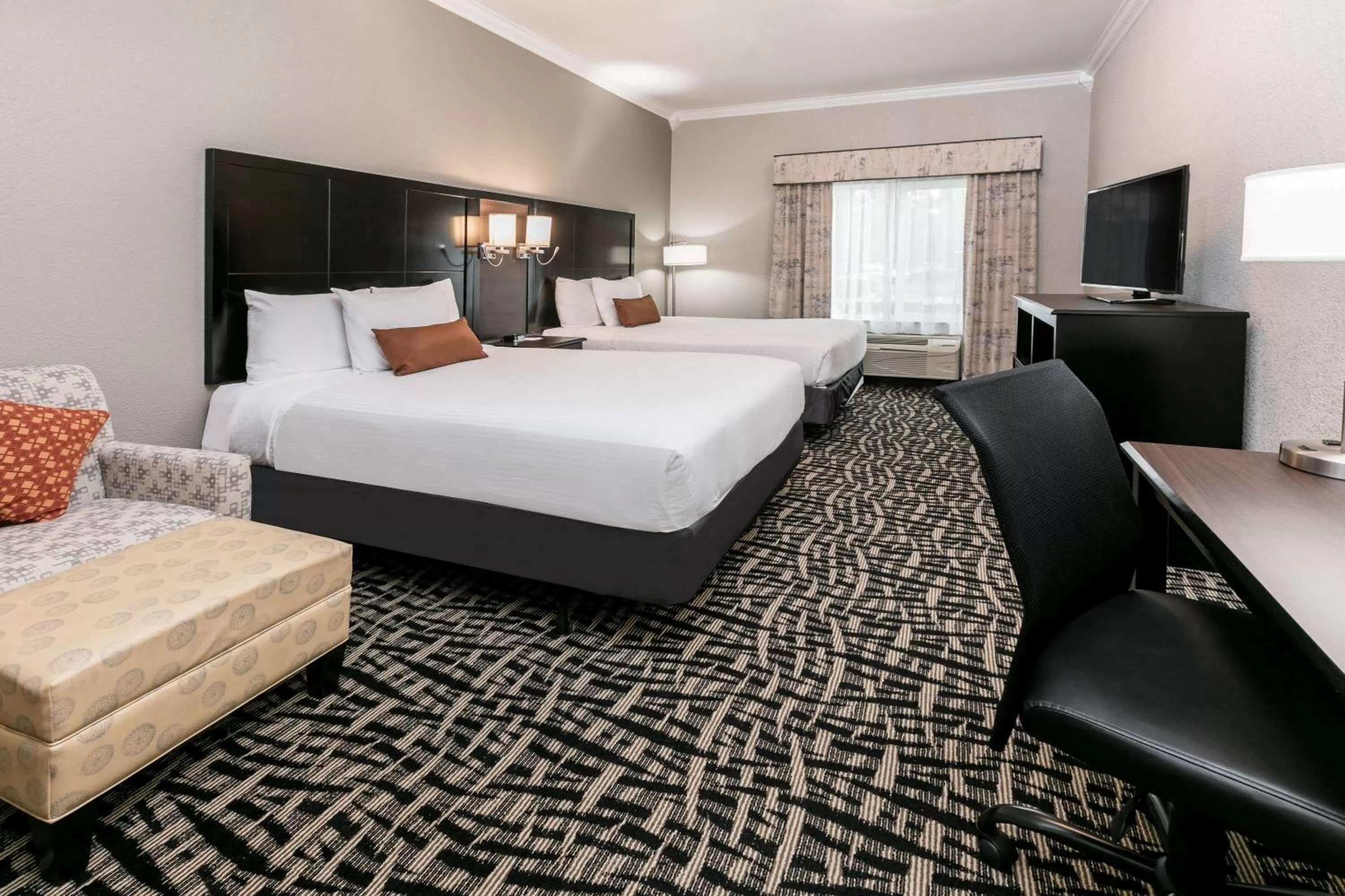 Photo of the whole room, Bed in Wingate by Wyndham Dallas Love Field