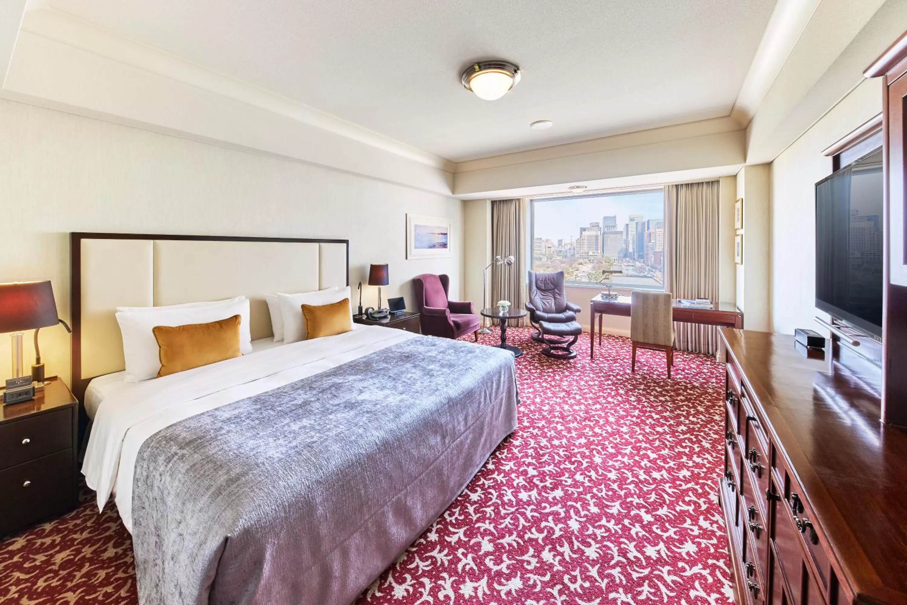 Photo of the whole room, Bed in Imperial Hotel Tokyo