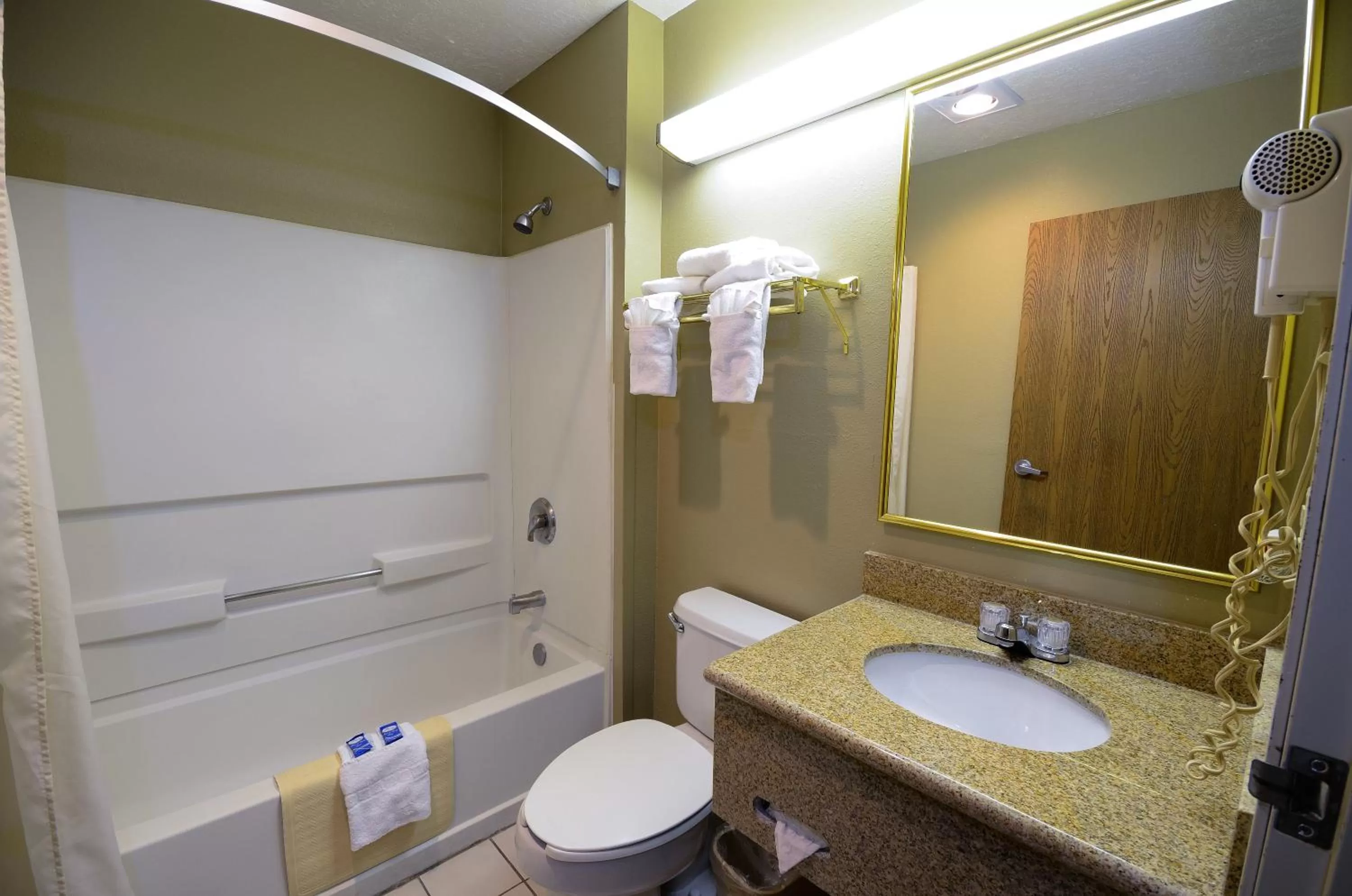 Bathroom in Desert Inn Tucumcari