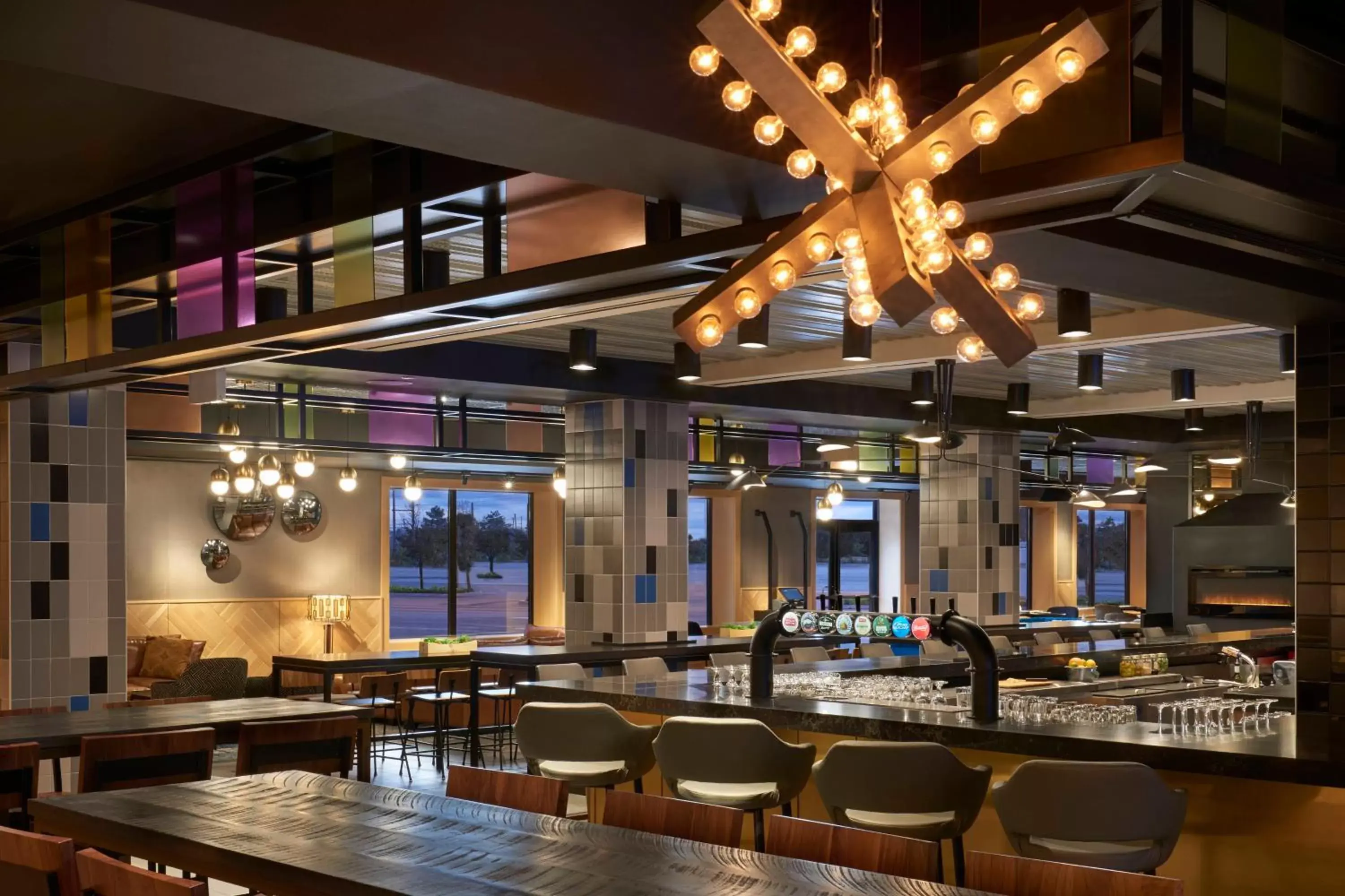 Restaurant/places to eat, Lounge/Bar in Delta Hotels by Marriott Toronto Airport & Conference Centre