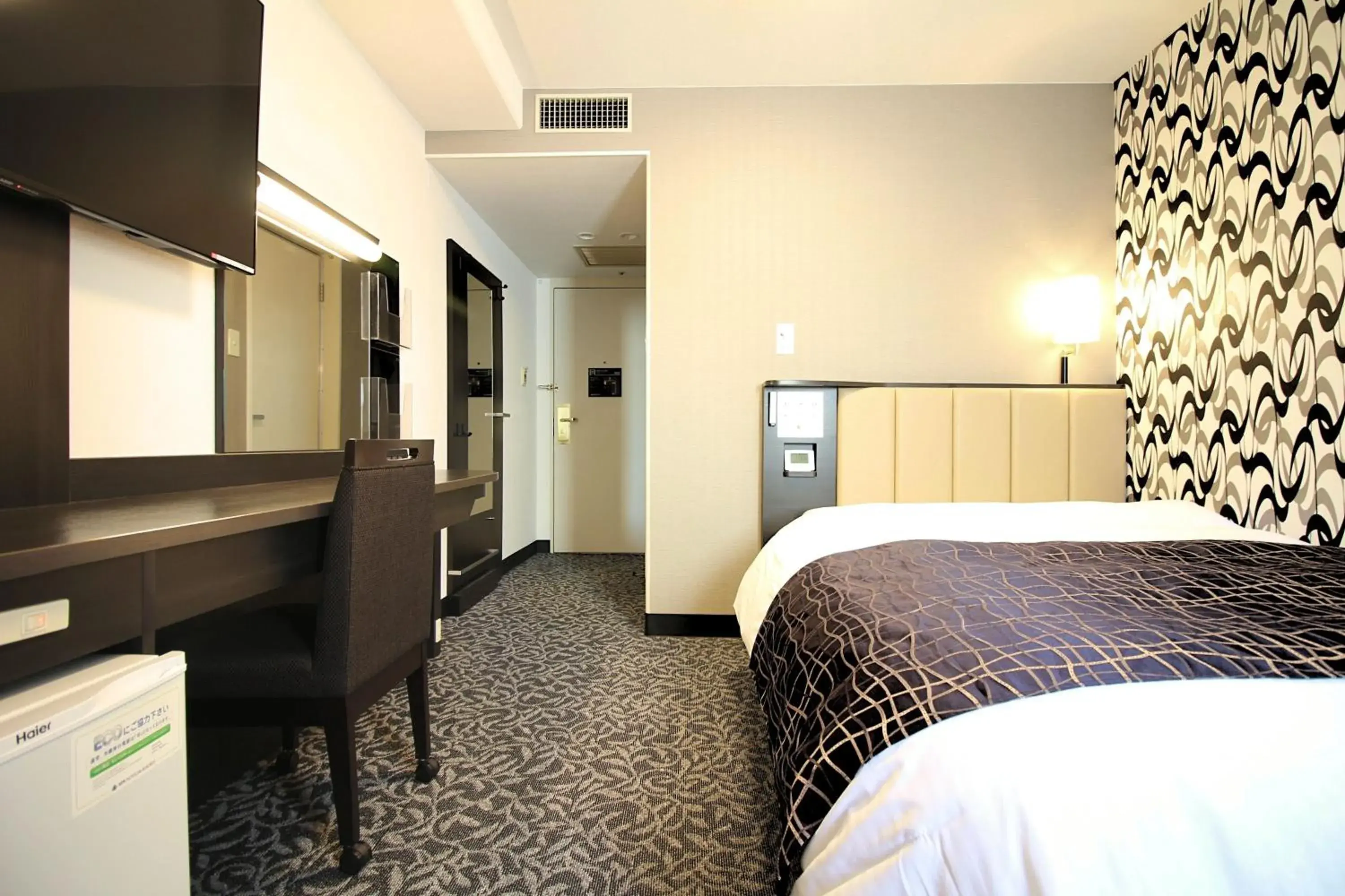 Photo of the whole room, Bed in APA Hotel Sagaeki Minamiguchi