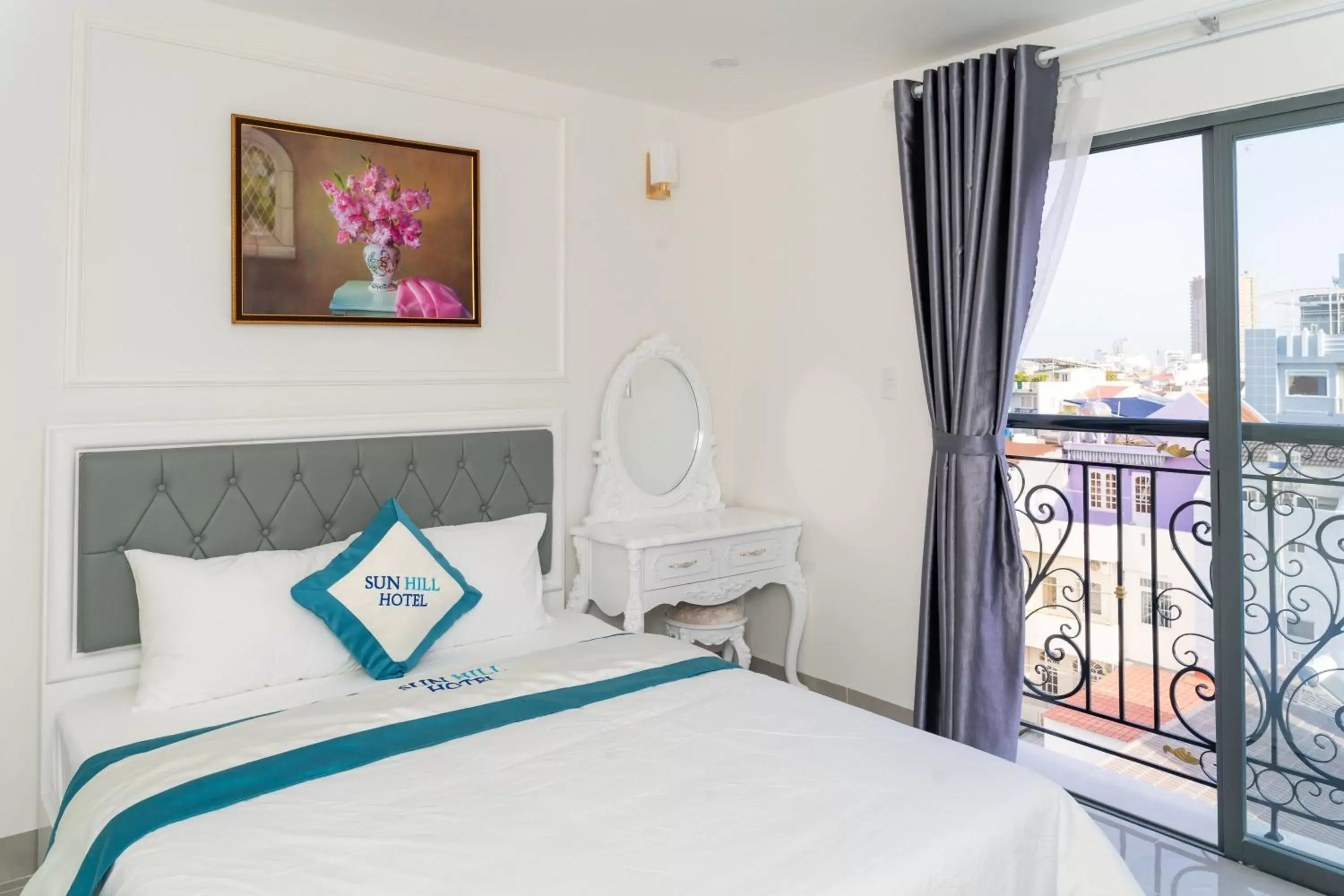 Balcony/Terrace, Bed in Sun Hill Hotel Balcony/Terrace, Bed in Sun Hill Hotel