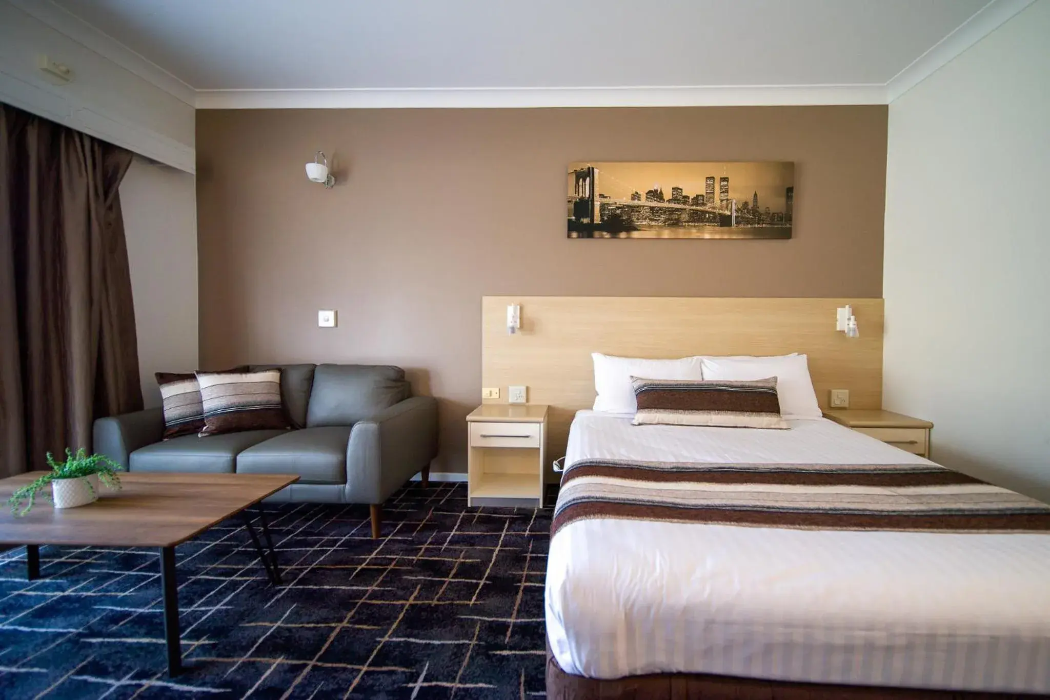 Bedroom, Bed in Hamilton's Queanbeyan Motel