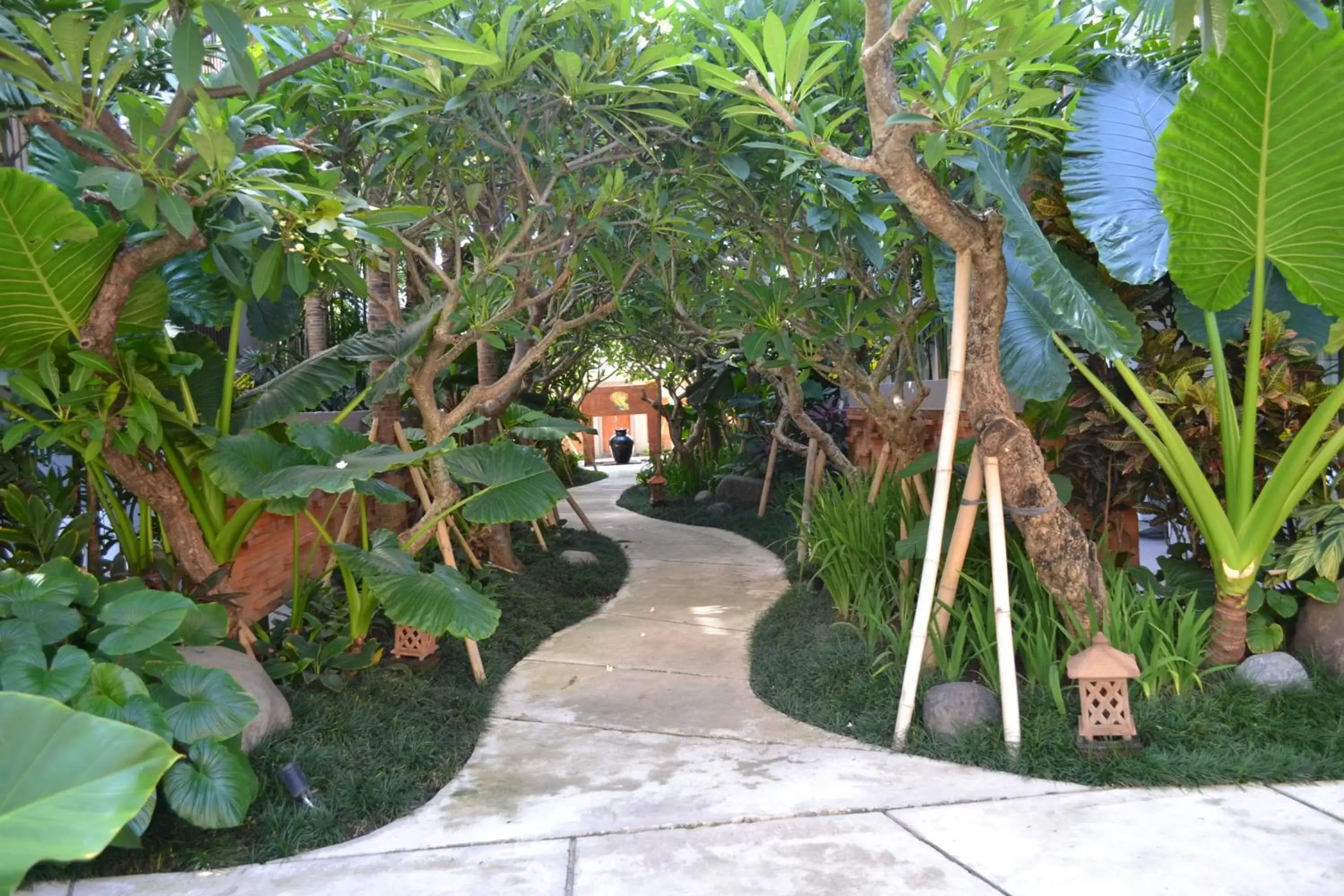 Facade/entrance in HARRIS Hotel & Residences Sunset Road Facade/entrance in HARRIS Hotel & Residences Sunset Road