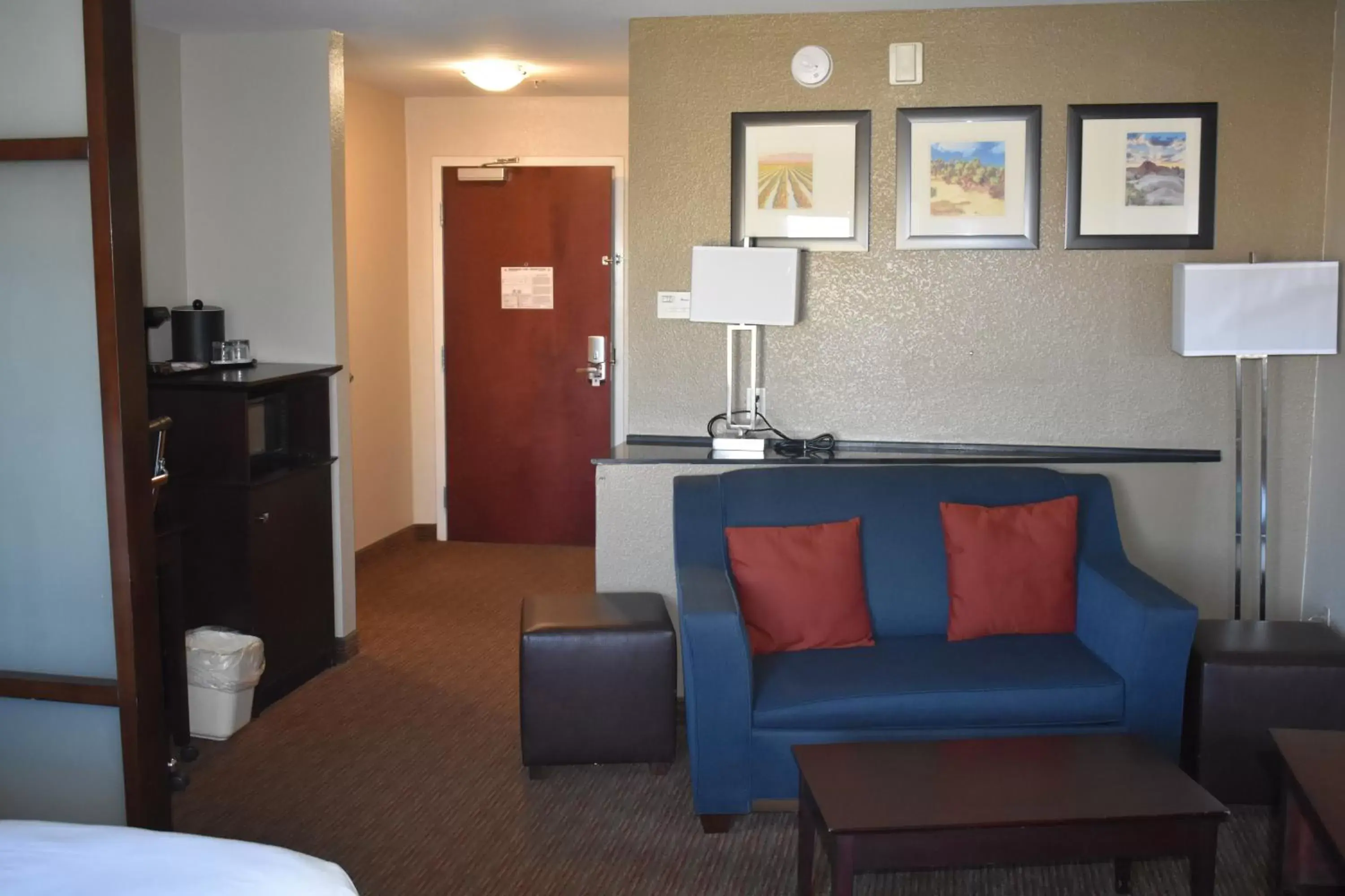 Living room, Seating Area in Comfort Suites Blythe