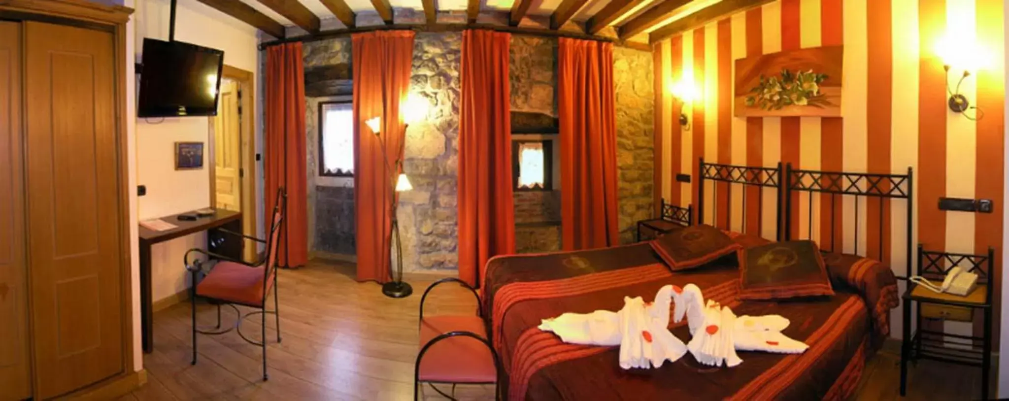 Bedroom, Restaurant/Places to Eat in Posada La Victoria