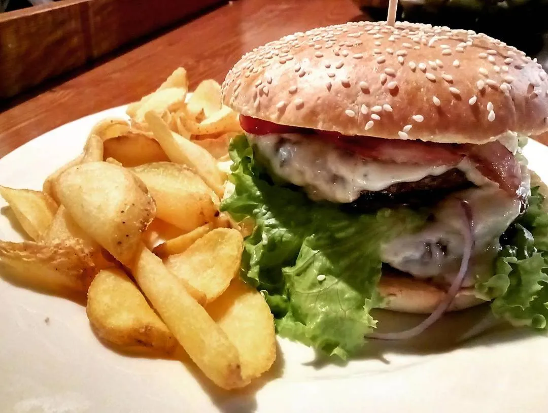 Restaurant/places to eat in Hotel Blue Ribbon