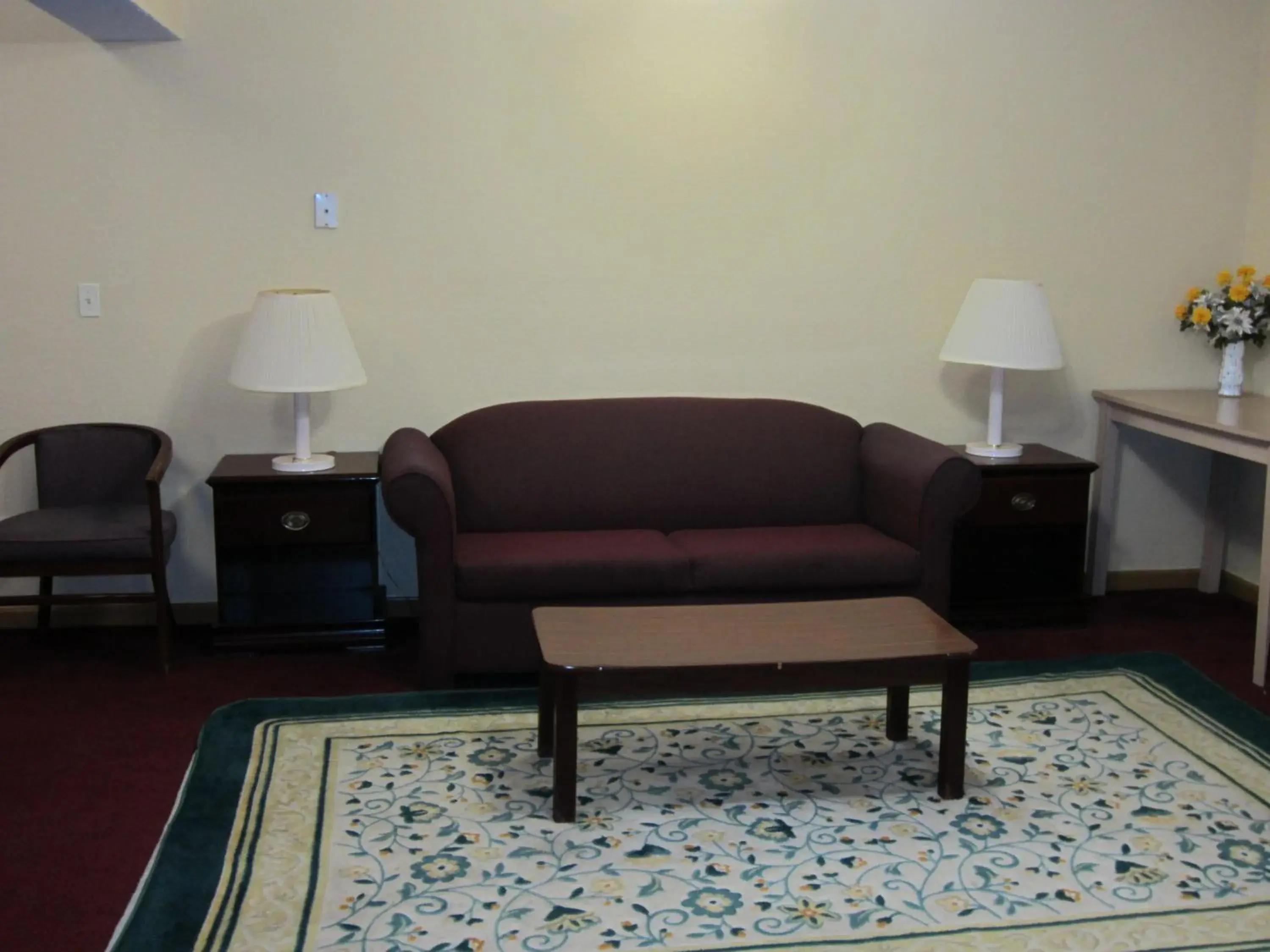Bedroom, Seating Area in First Western Inn - Fairmont City