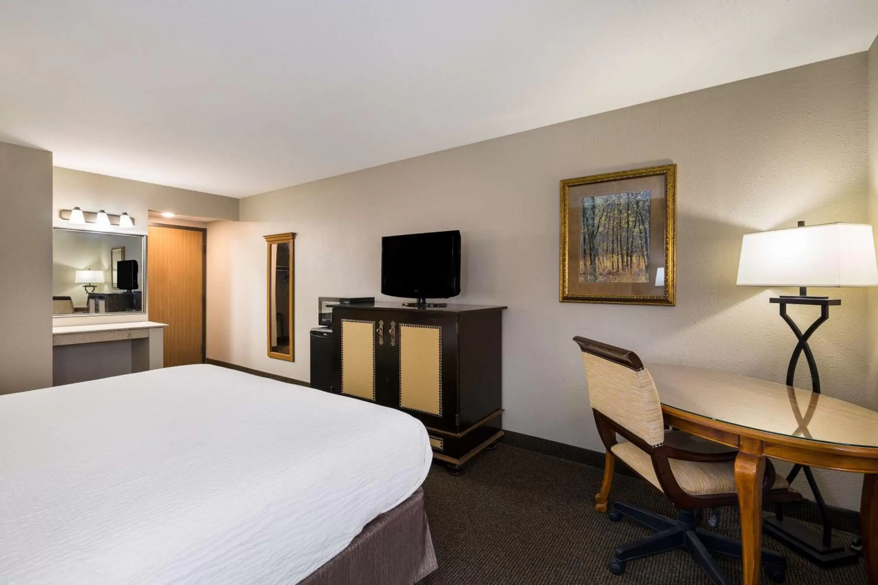 Photo of the whole room, TV/Entertainment Center in Revel Hotel Minot - SureStay Collection by Best Western