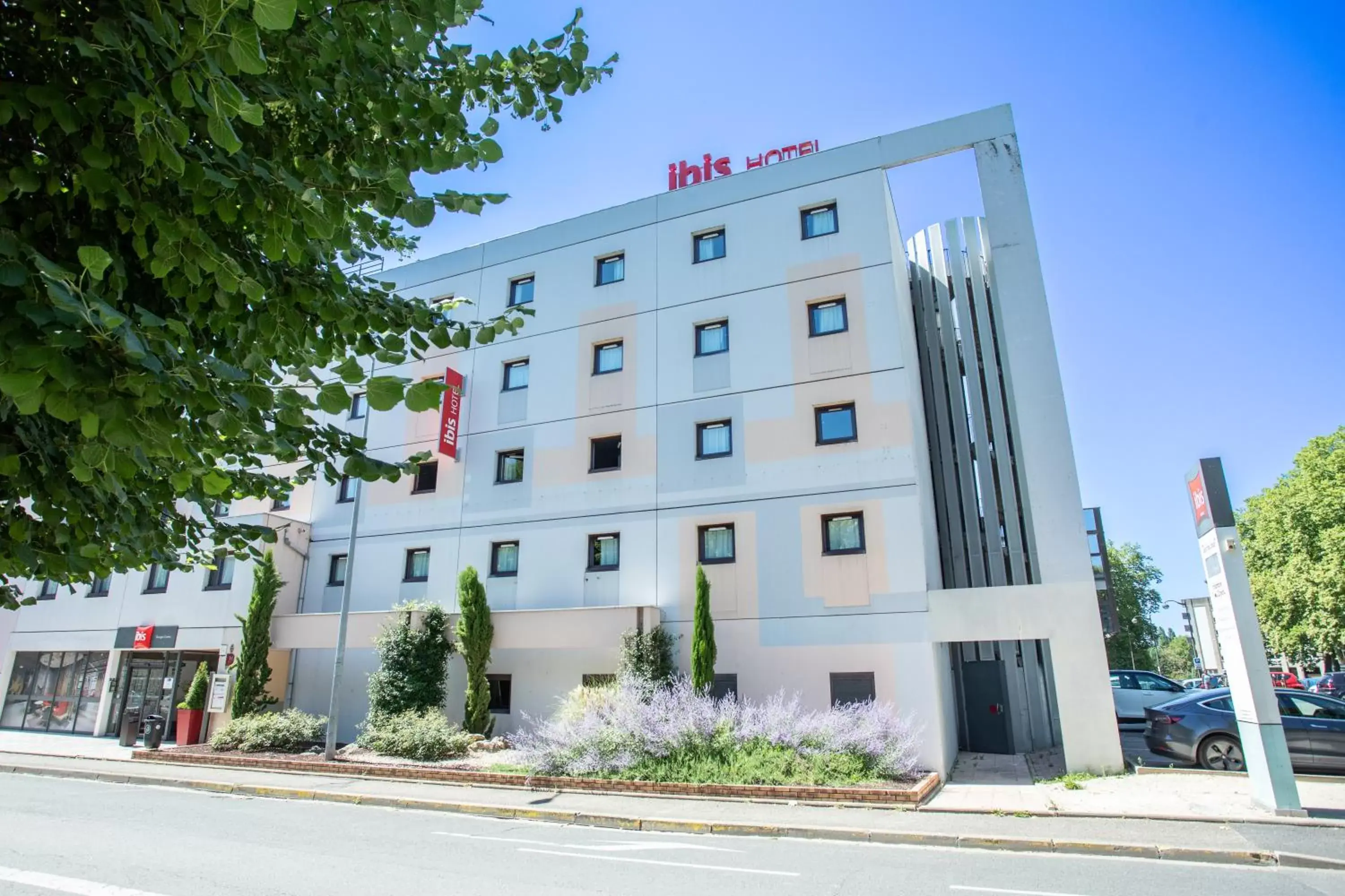 Property Building in ibis Bourges Centre