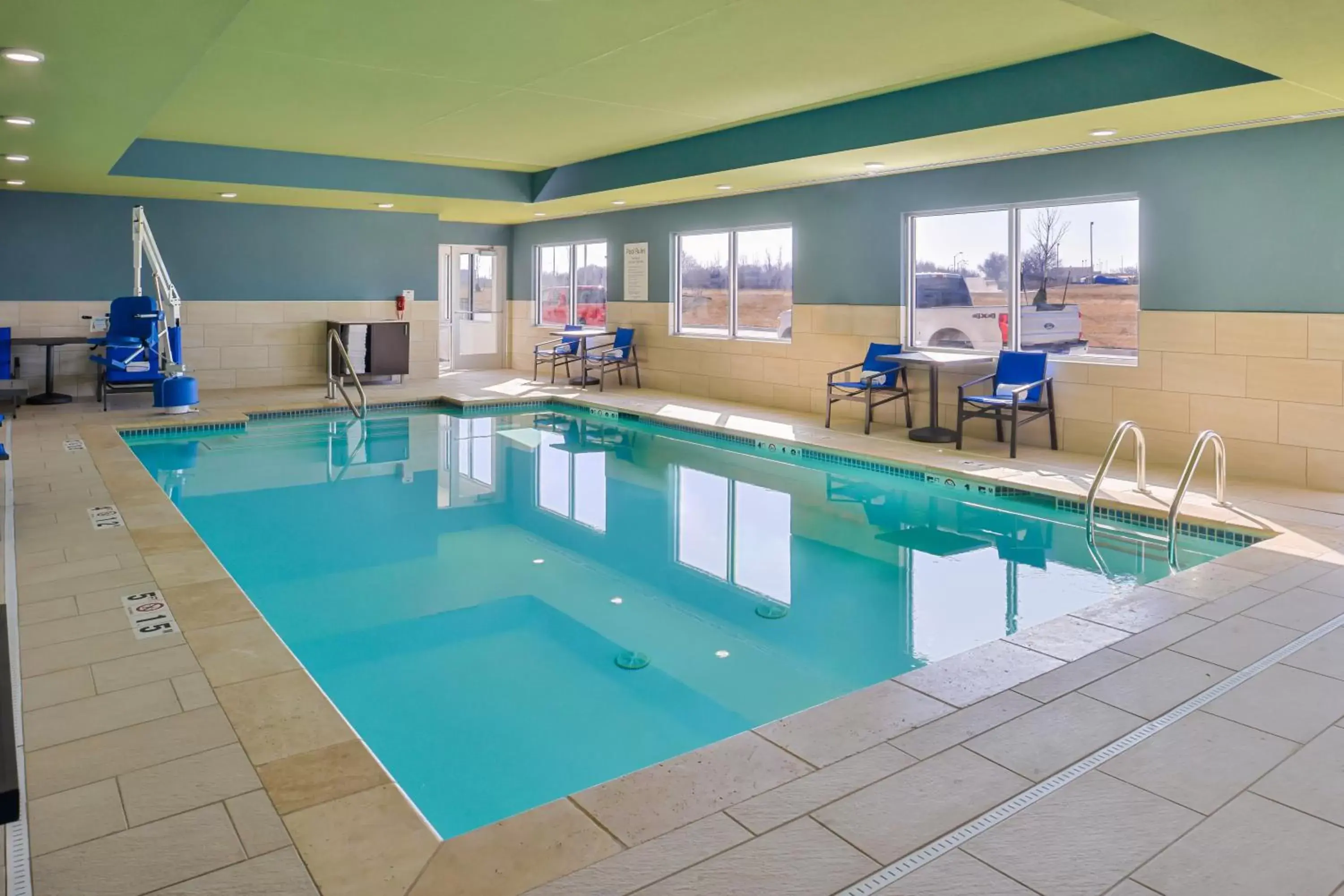 Swimming Pool in Holiday Inn Express & Suites - Kansas City - Lee's Summit, an IHG Hotel