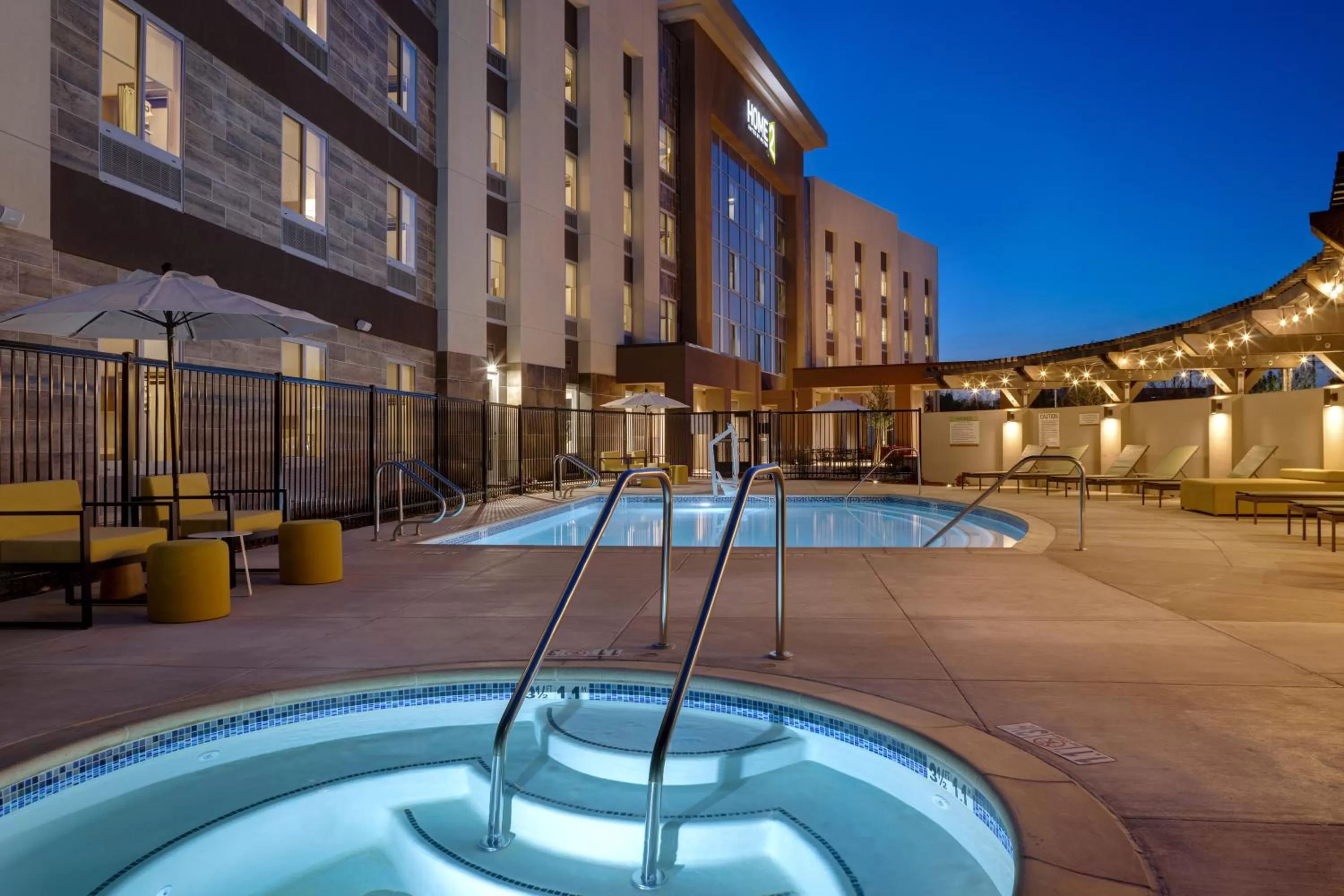 Hot Tub in Home2 Suites By Hilton Petaluma