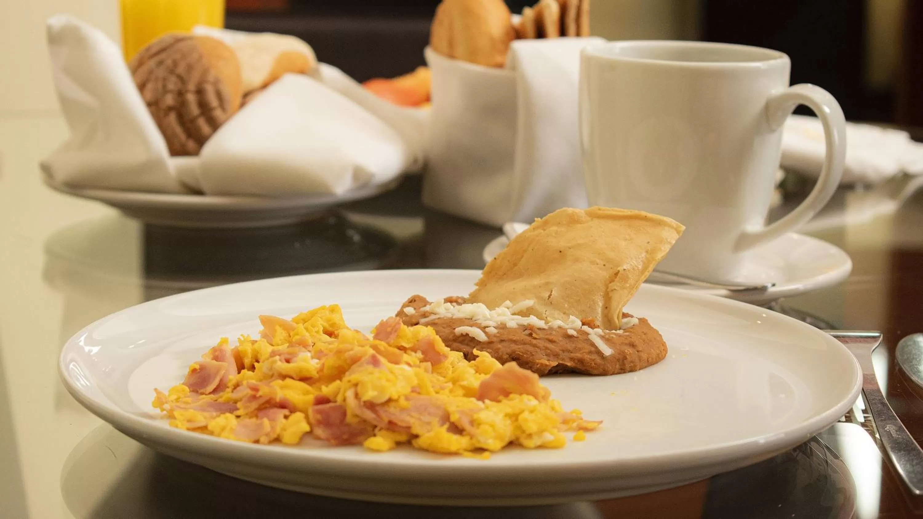 Restaurant/places to eat in Holiday Inn Leon by IHG