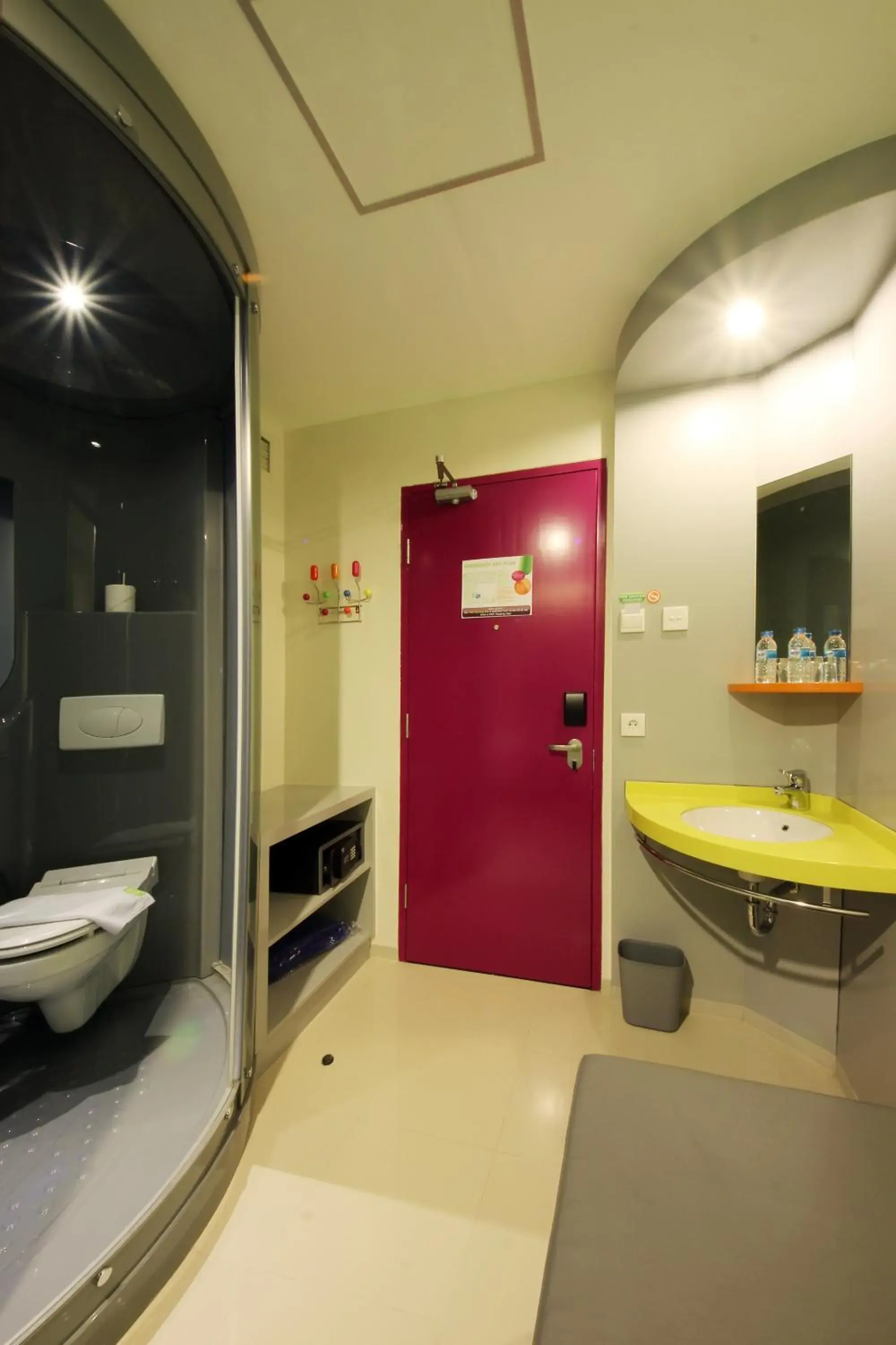 Shower, Bathroom in Pop! Hotel Kuta Beach