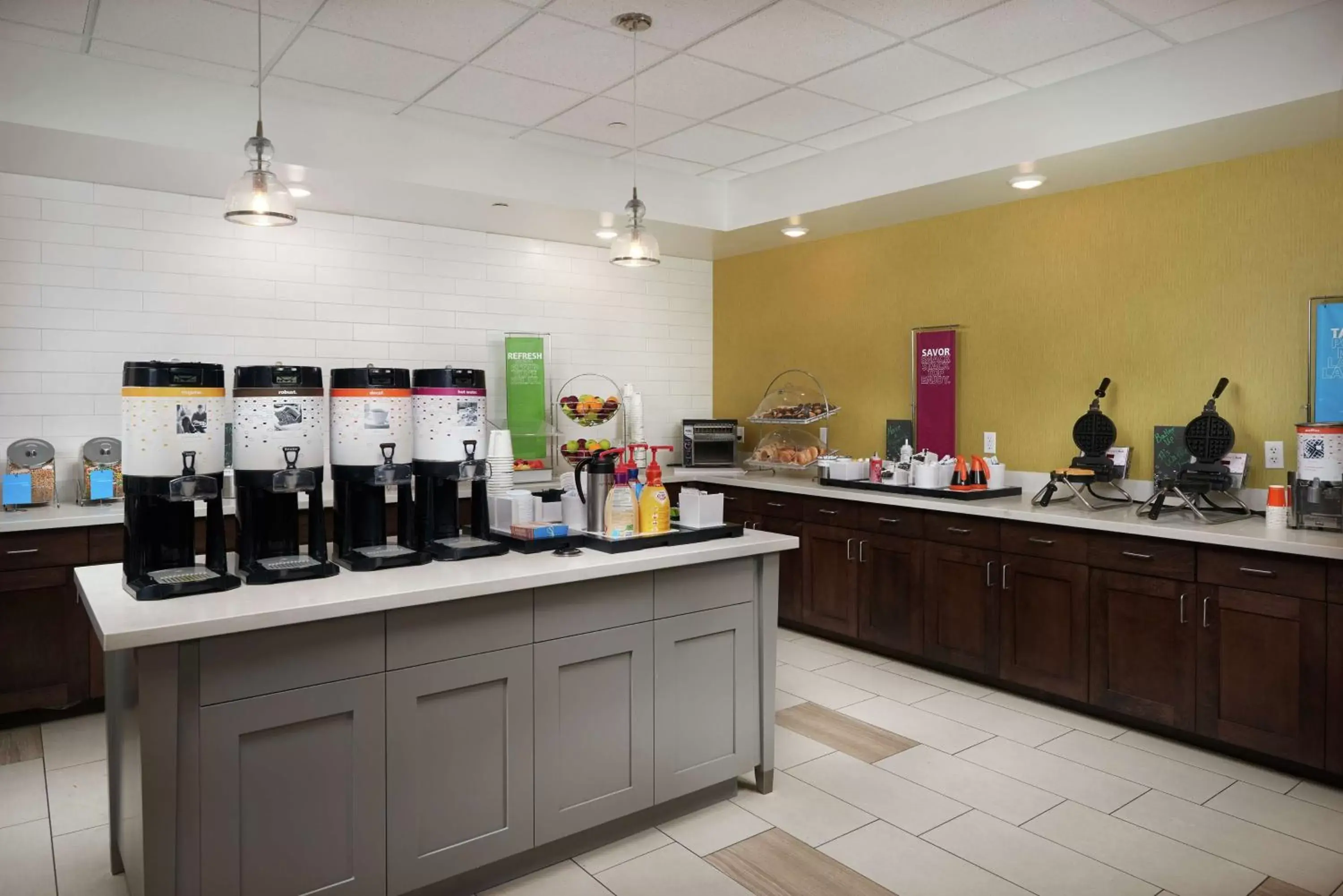 Restaurant/places to eat, Kitchen/Kitchenette in Hampton Inn Lake Havasu City