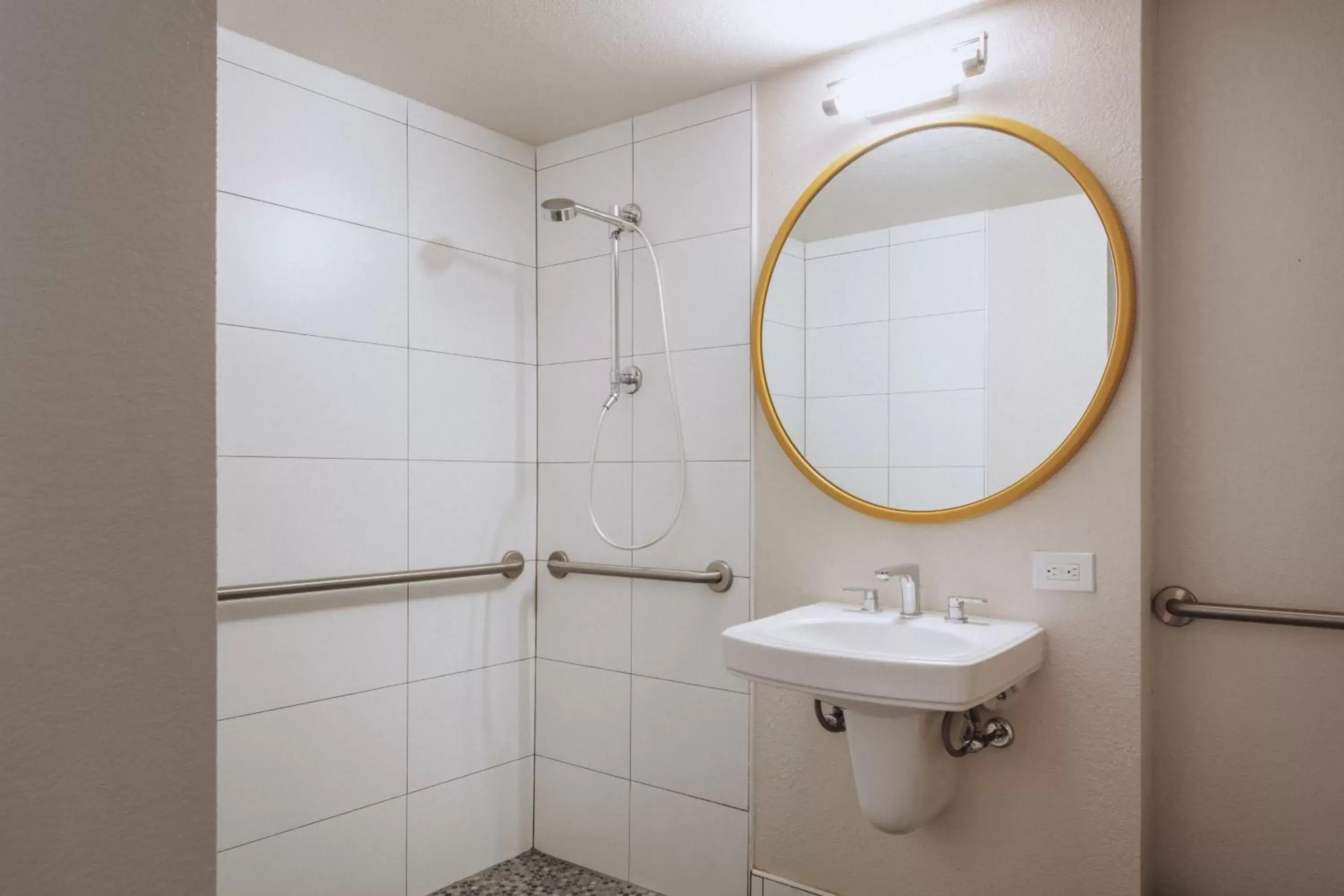 Bathroom in White Sands Hotel