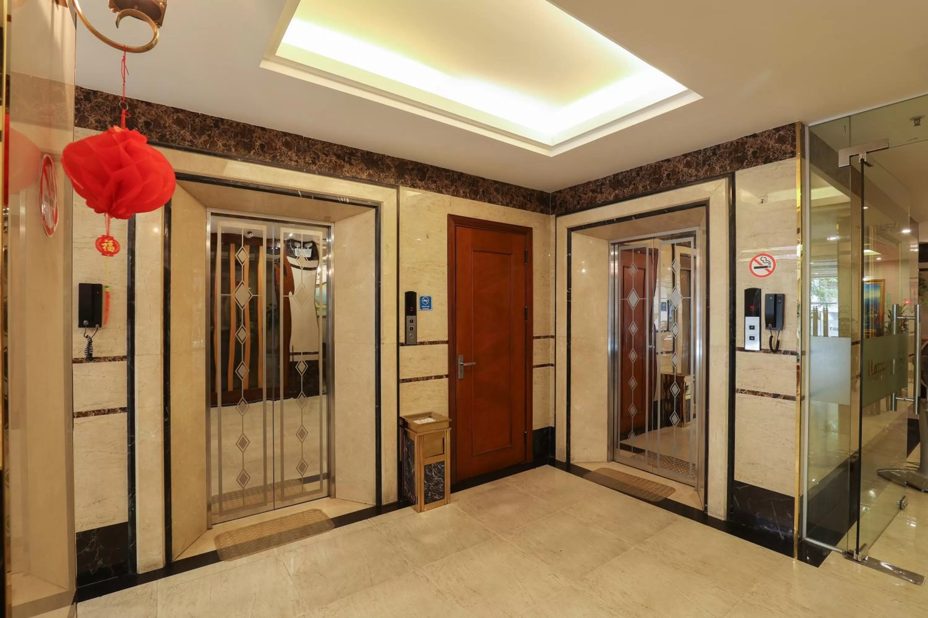 elevator in Gallant Hotel