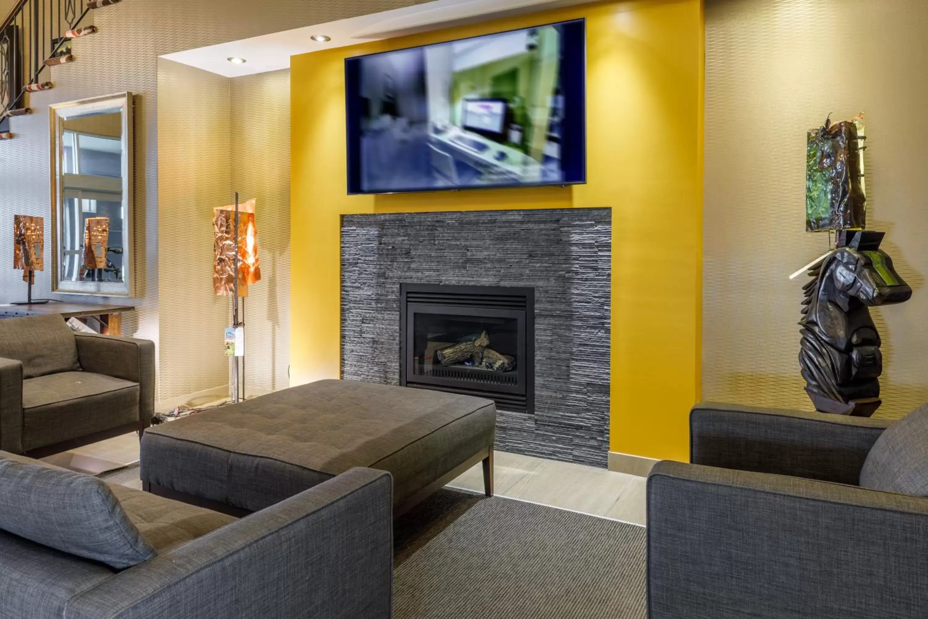 Lobby or reception, Seating Area in Quality Inn & Suites Victoriaville
