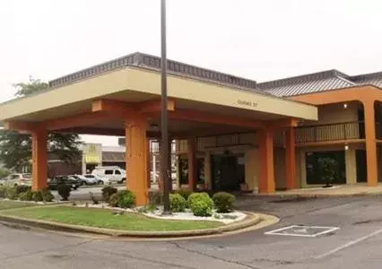 Facade/entrance, Property Building in Econo Lodge Inn and Suites - Jackson