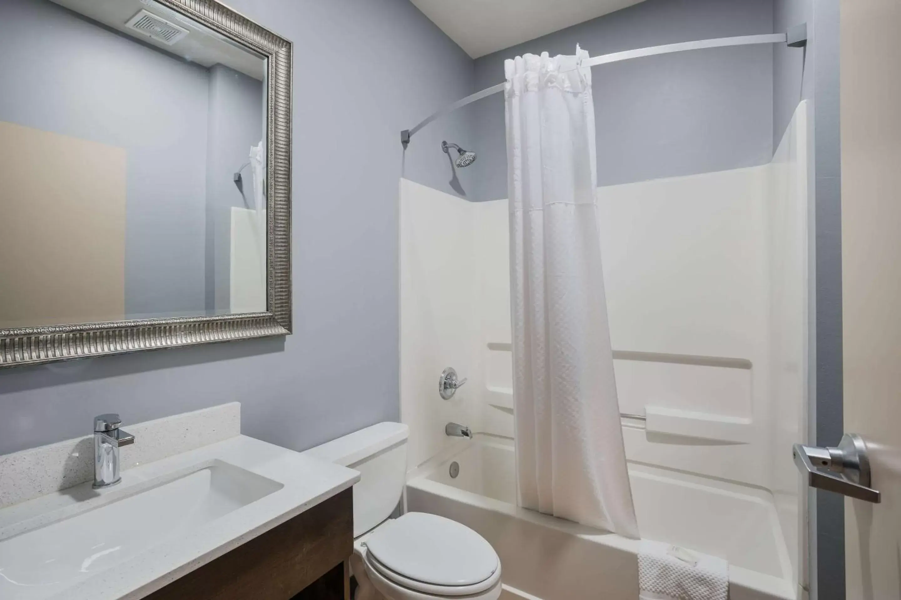 Photo of the whole room, Bathroom in Quality Inn & Suites Blue Springs - Kansas City