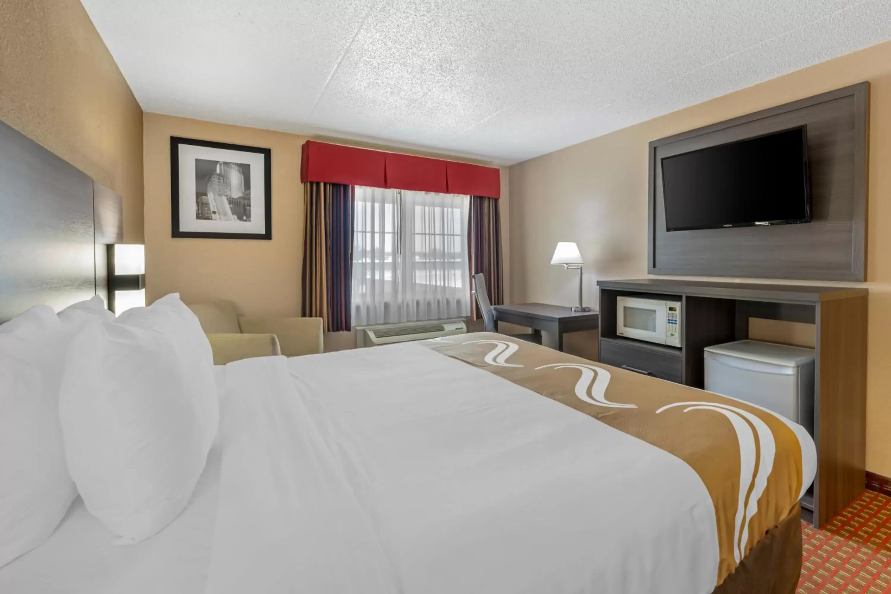 Bedroom, Bed in Quality Inn and Suites Lincoln