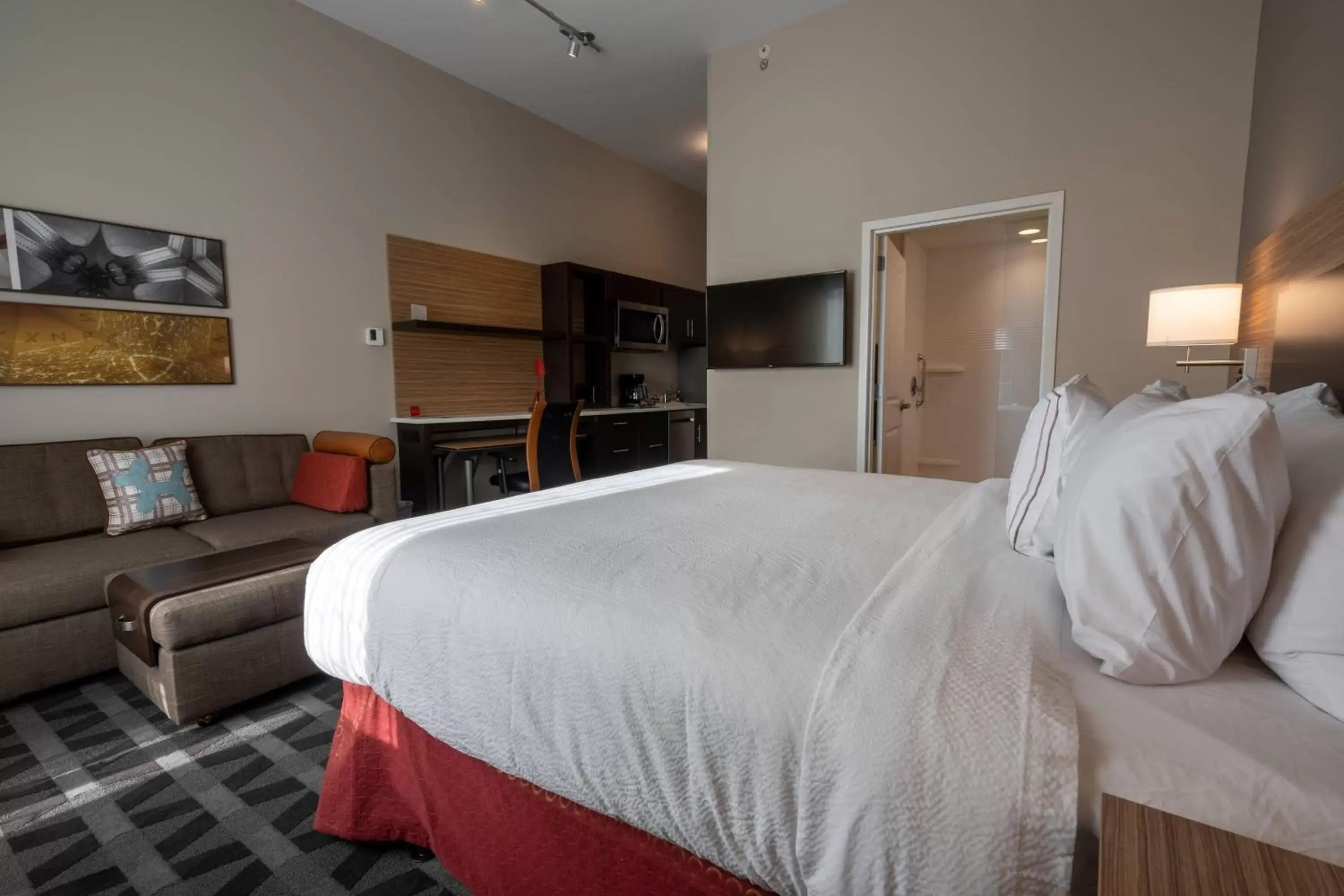 Bedroom, Bed in TownePlace Suites by Marriott Clinton