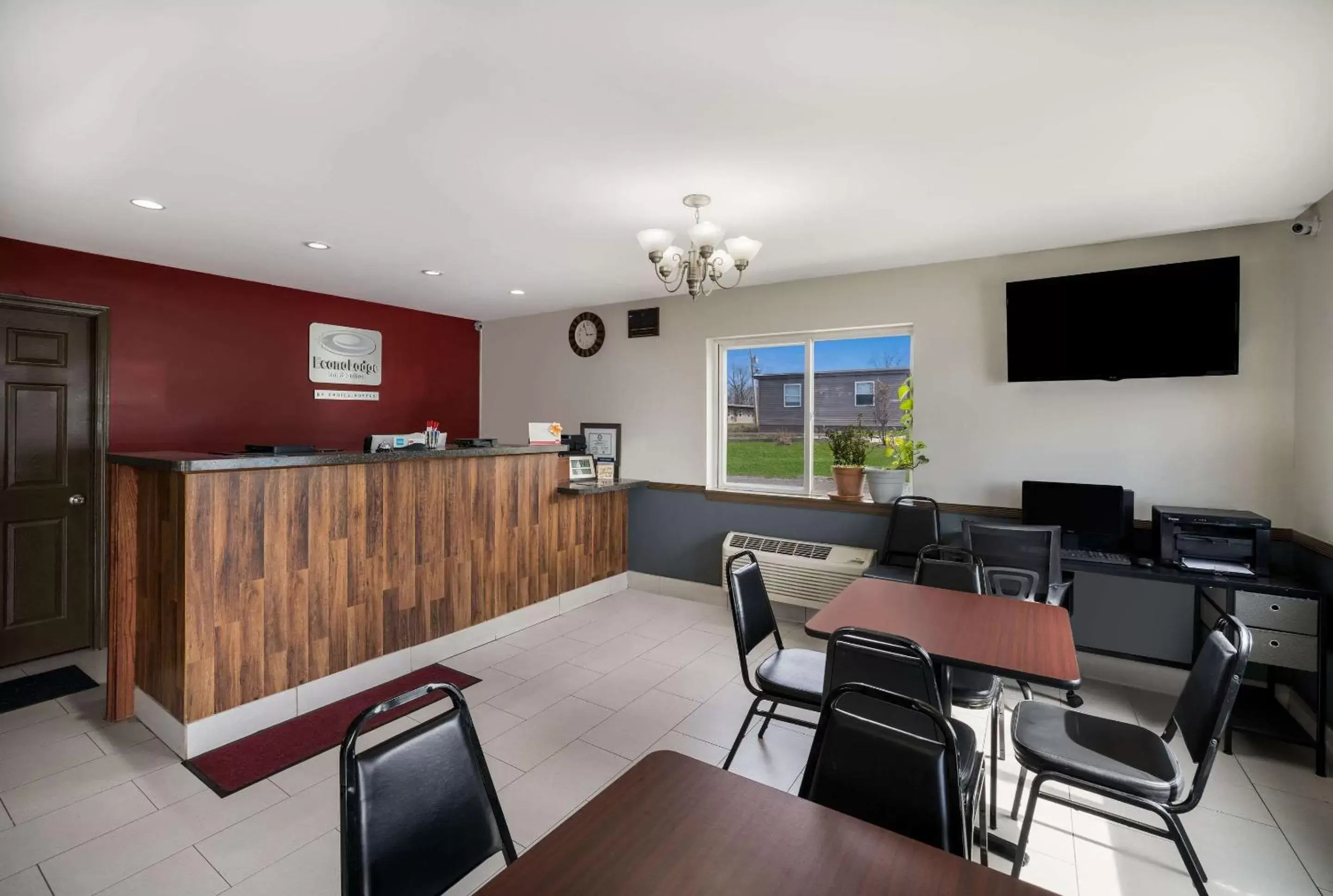 Lobby or reception, Restaurant/Places to Eat in Econo Lodge Inn & Suites Canandaigua