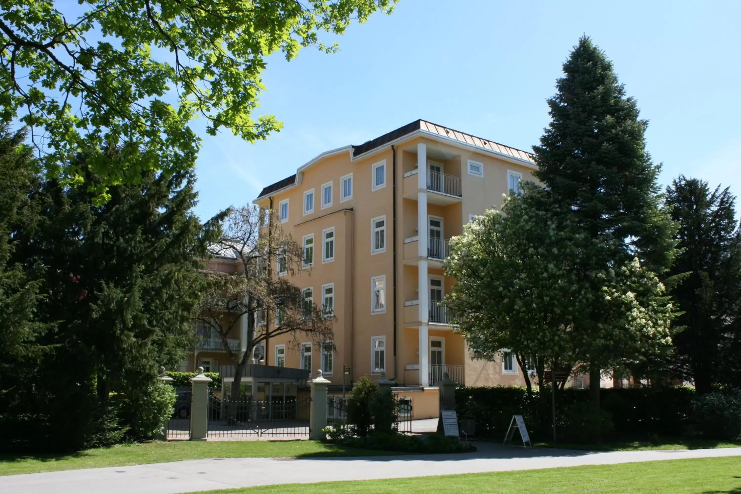 Property Building in Galerie Hotel