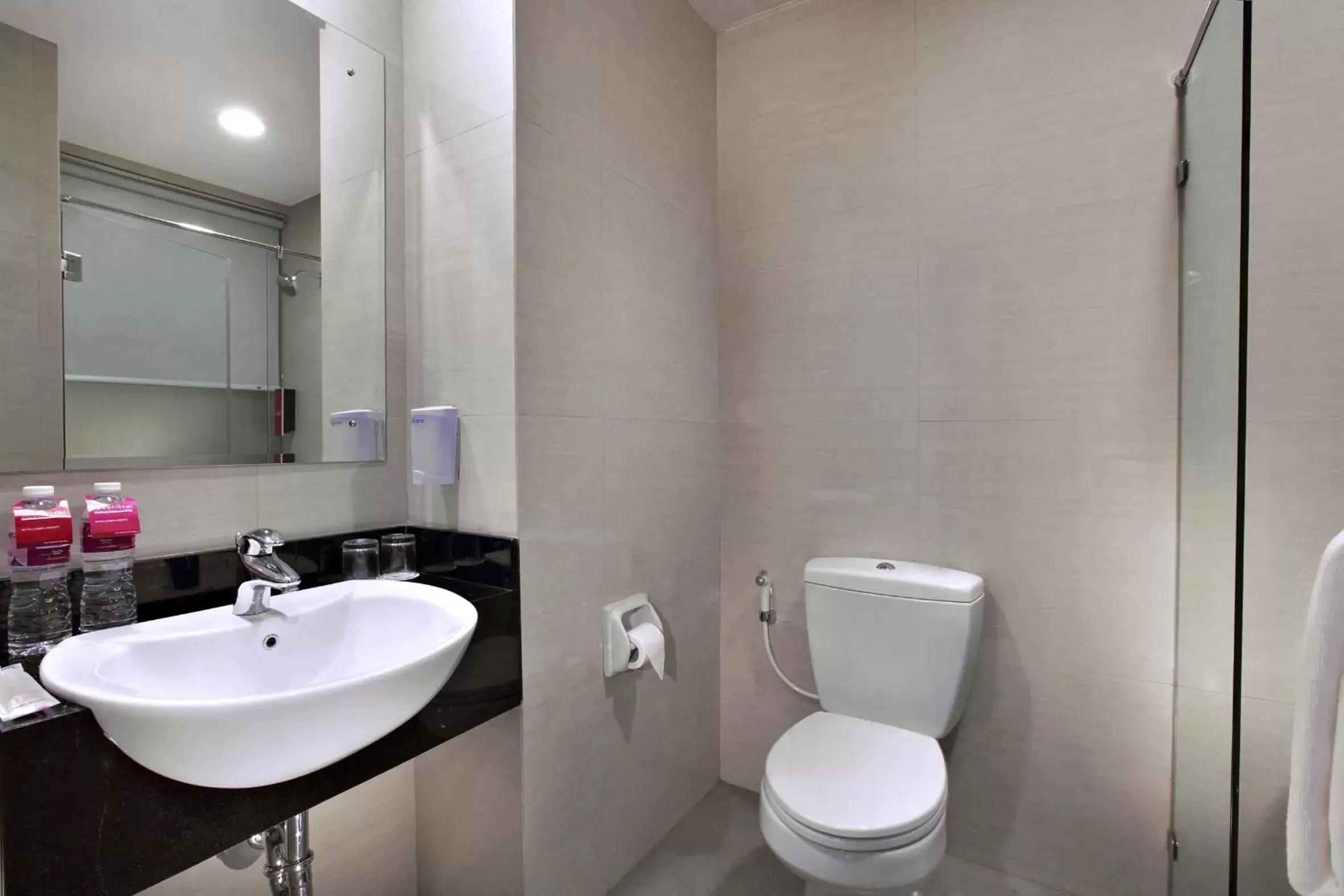 Bathroom in favehotel Zainul Arifin