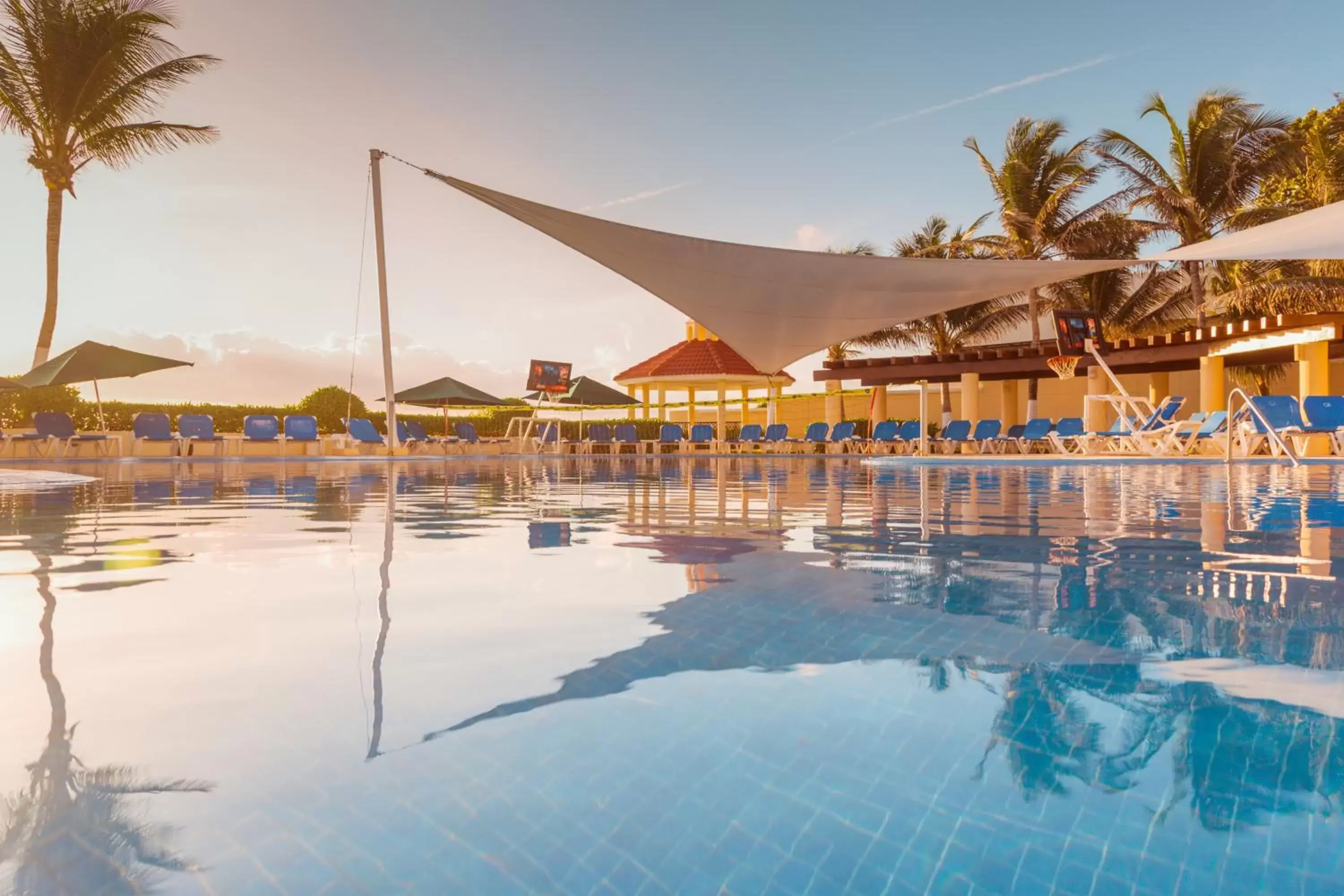 Swimming Pool in GR Solaris Cancun All Inclusive