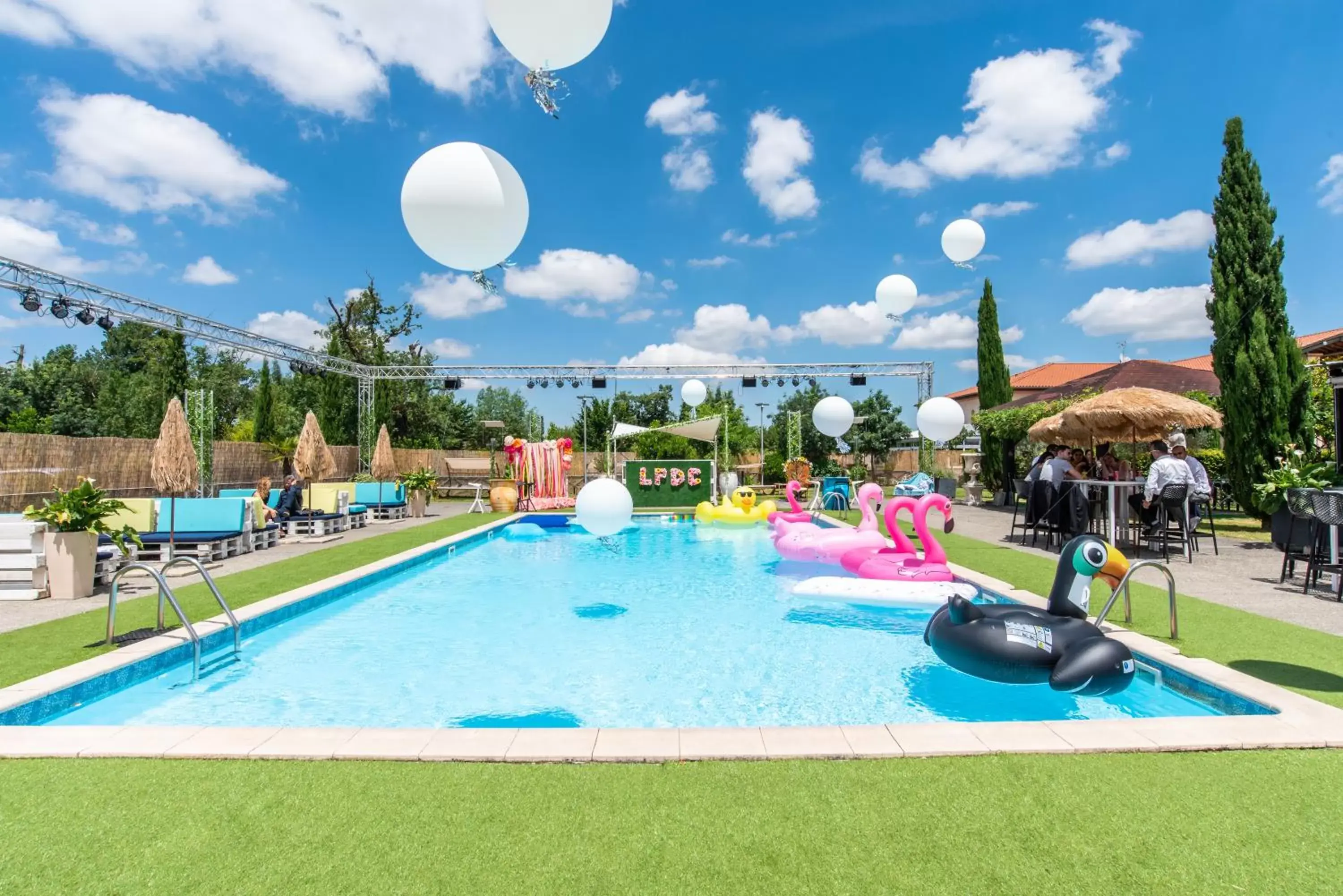 Swimming Pool in Best Western Plus Le Canard sur le Toit