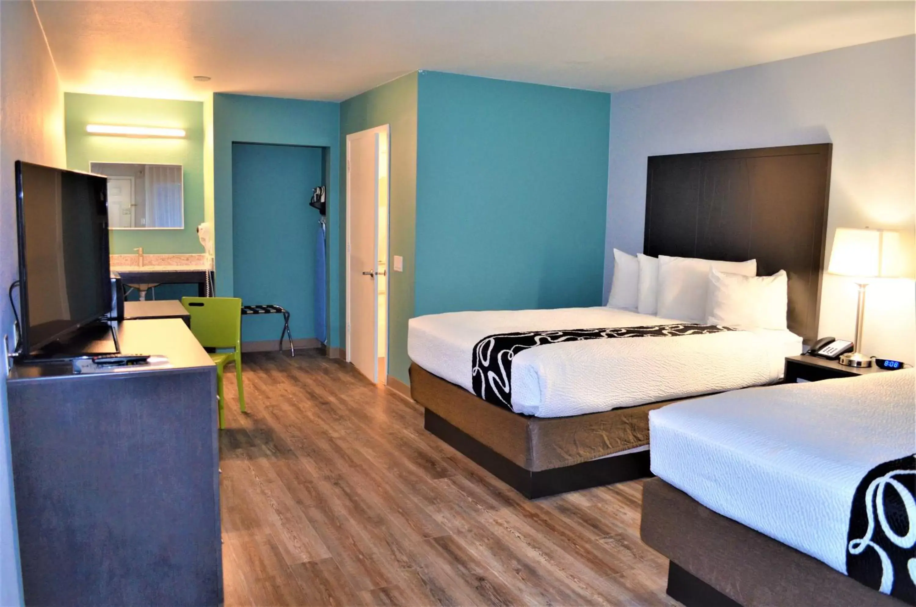 Bed in Richland Riverfront Hotel, Ascend Hotel Collection