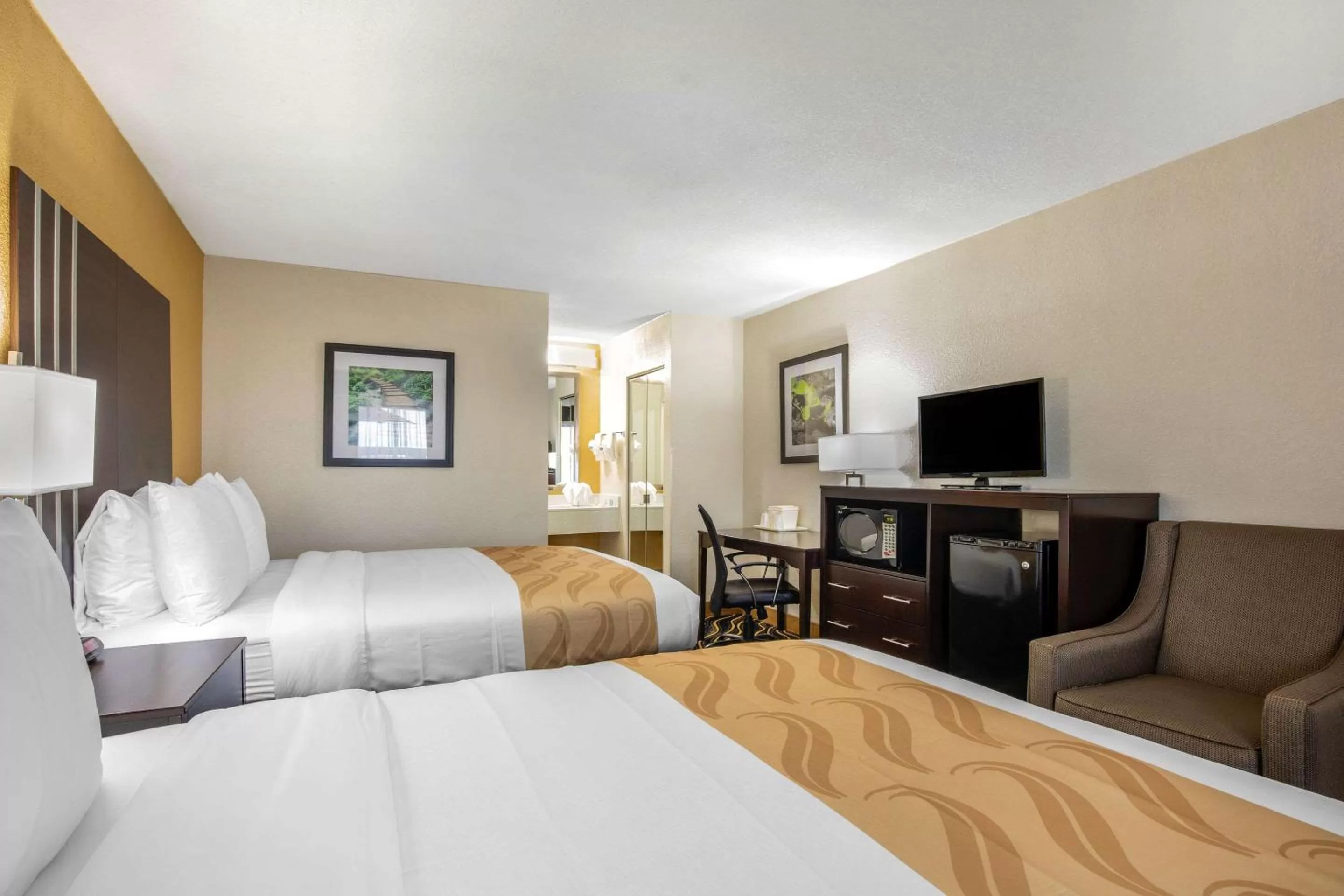 Photo of the whole room, Bed in Quality Inn West Fort Worth