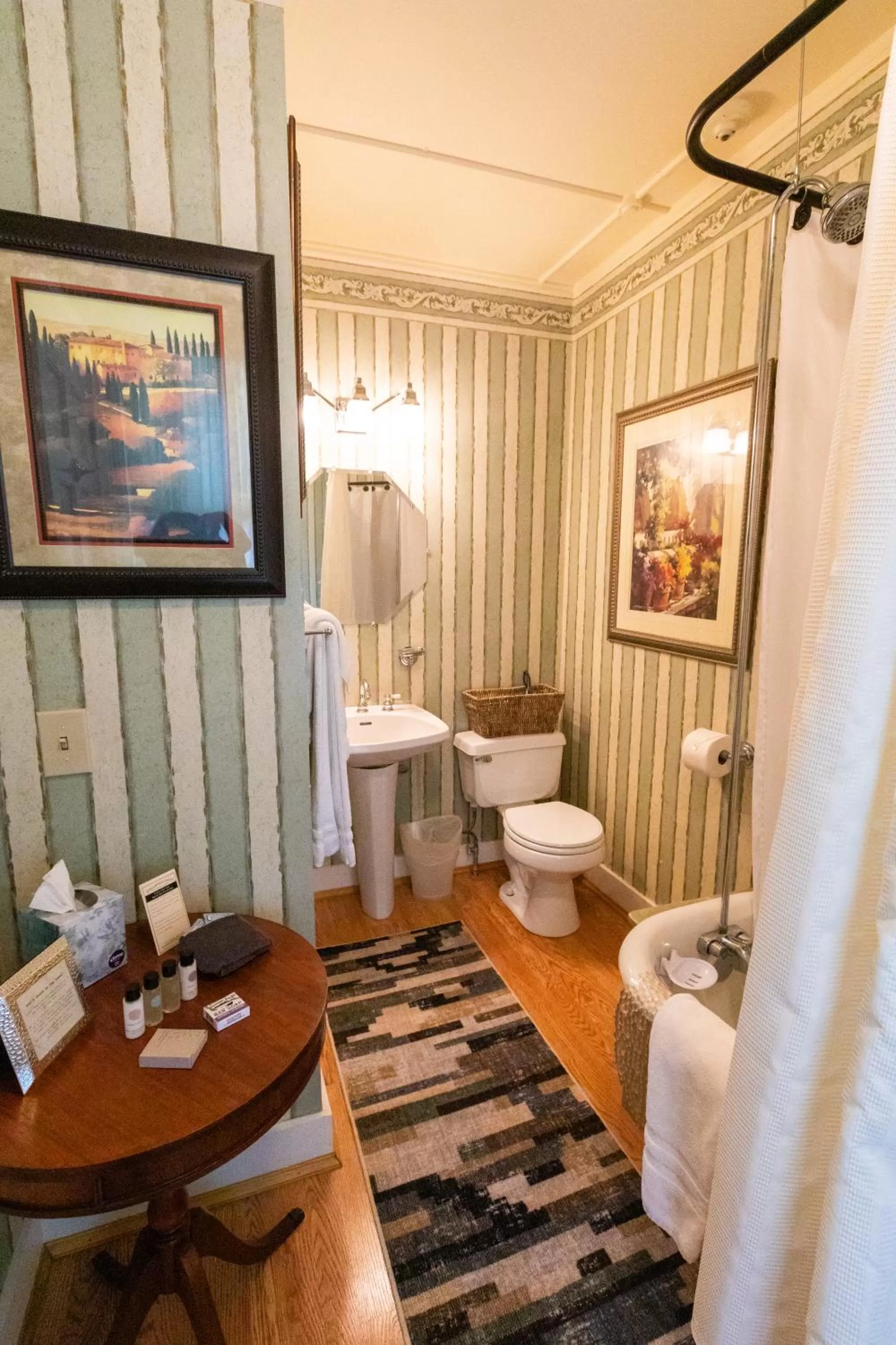 Seating Area in Waybury Inn