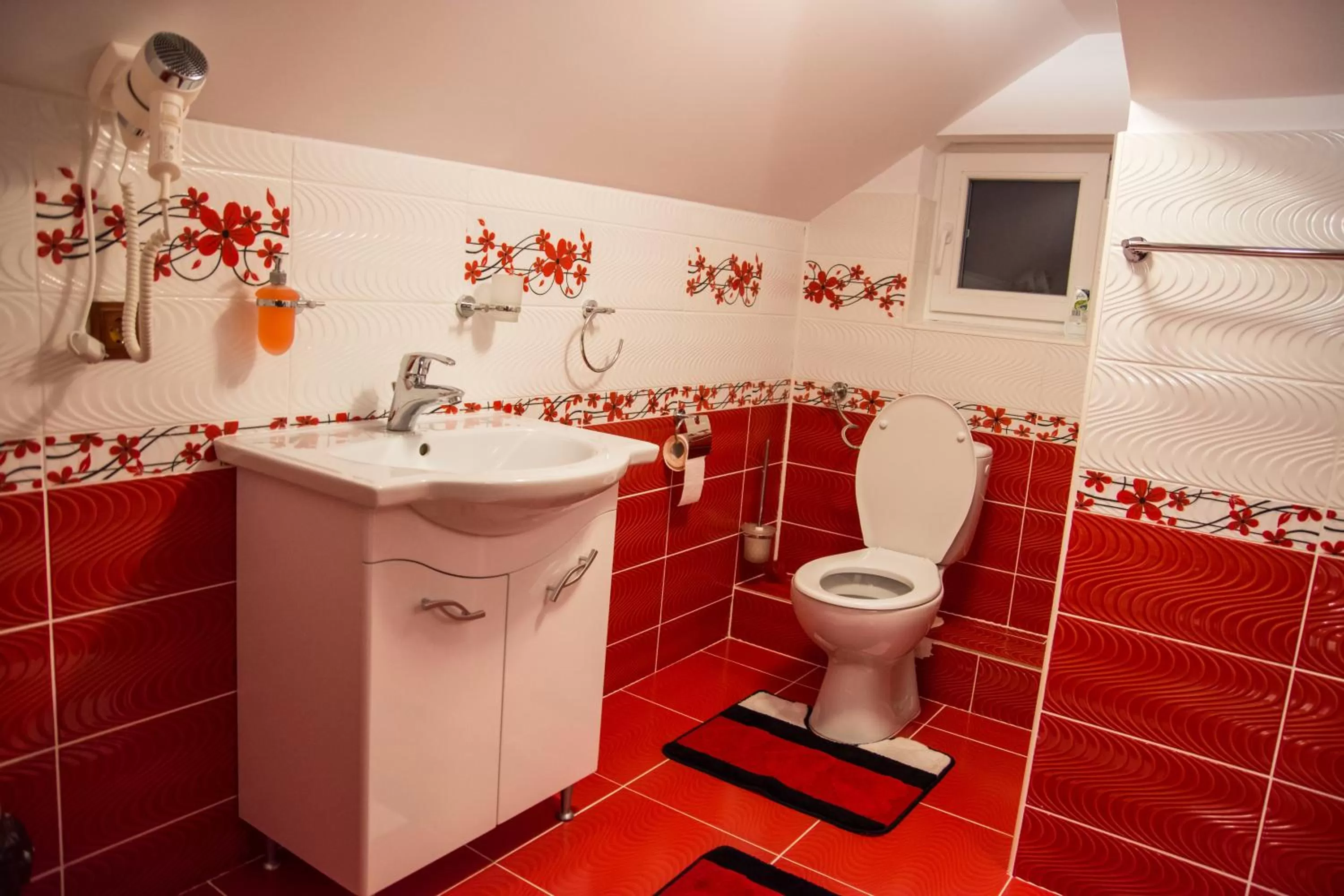 Toilet, Bathroom in Pensiunea SilvAnka